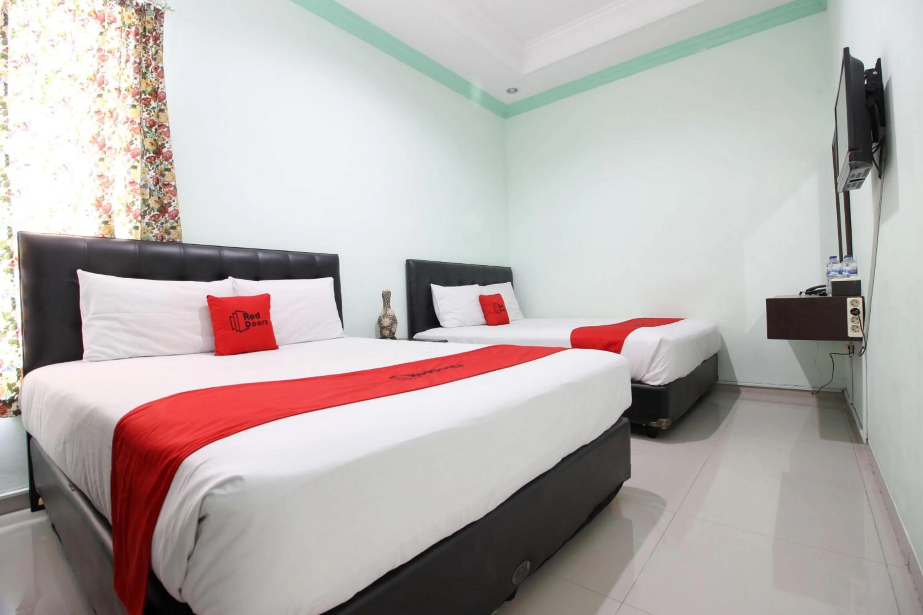 Bedroom, Bed in RedDoorz Plus @ Timoho