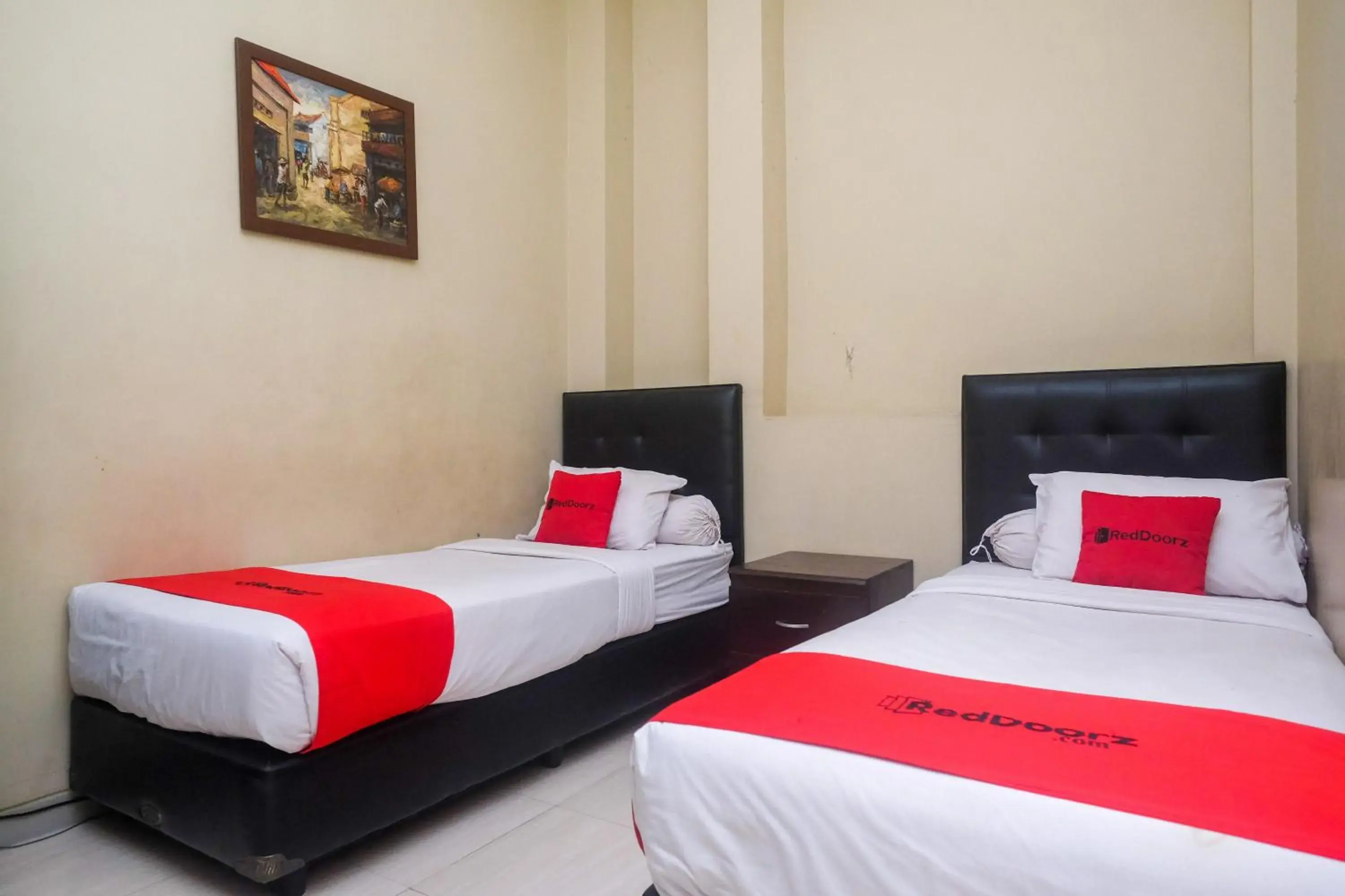 Bedroom, Bed in RedDoorz Plus @ Timoho Bedroom, Bed in RedDoorz Plus @ Timoho