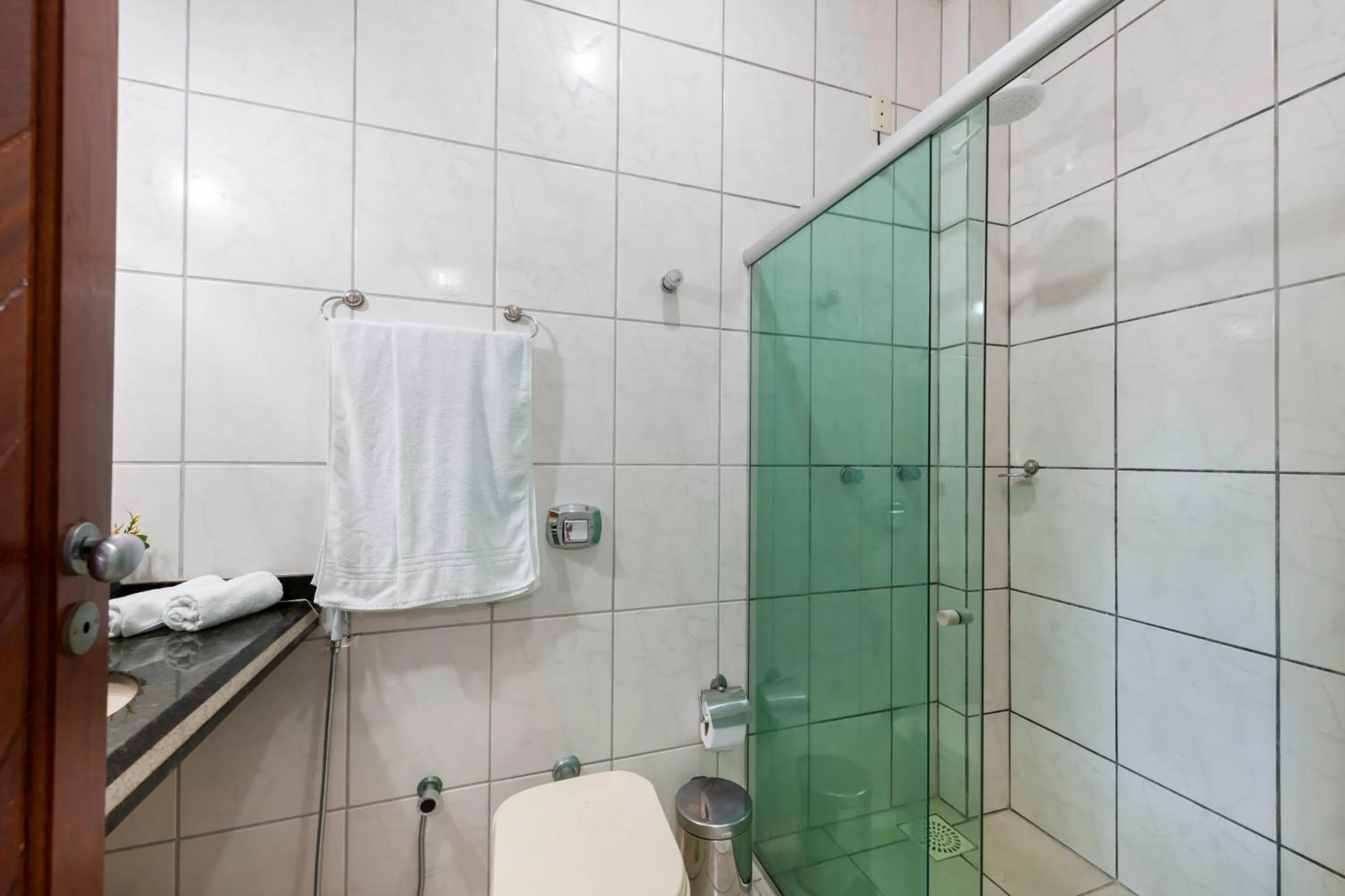 Shower in Hotel Portal da Lua