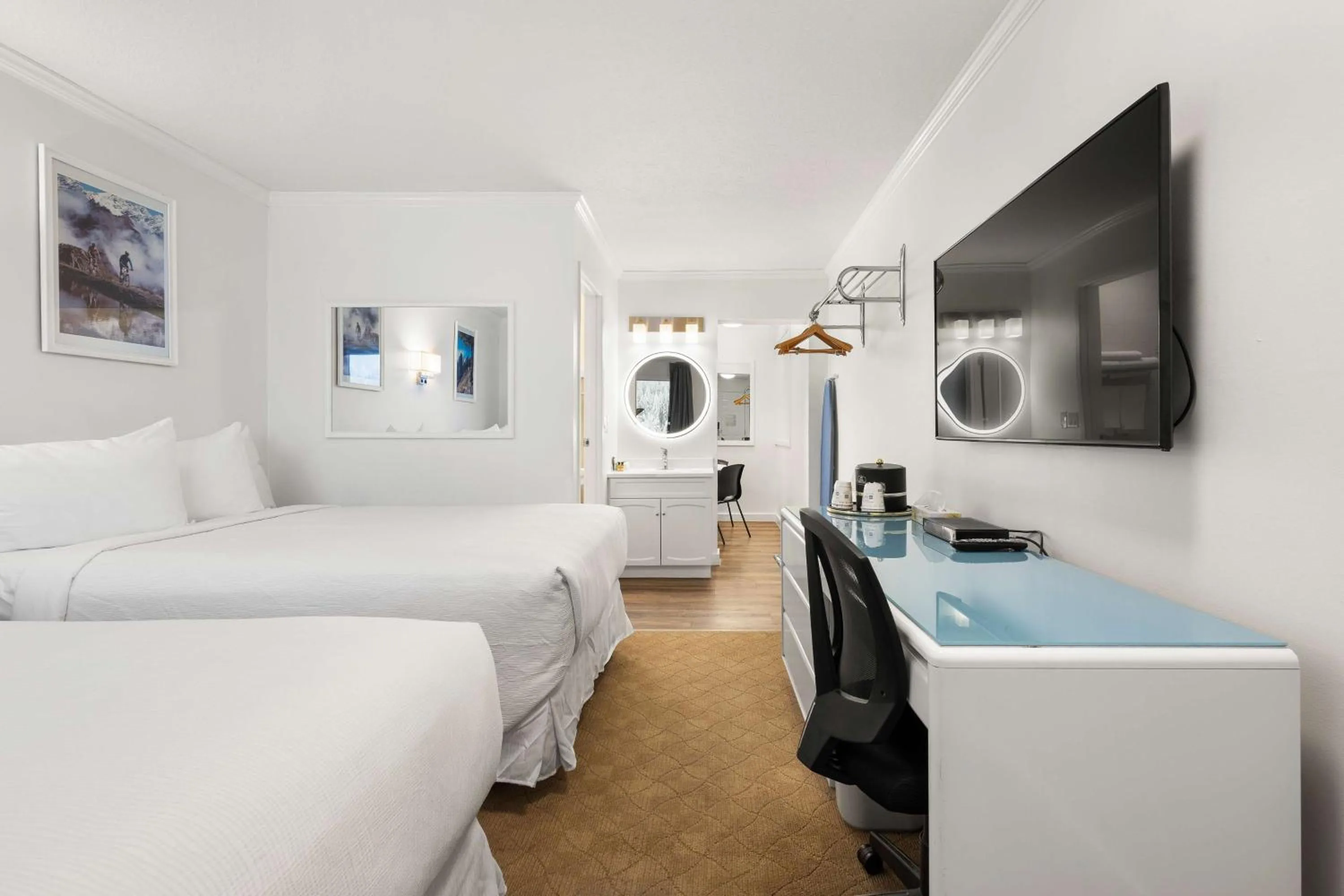 Suite with Two Double Beds in SureStay Hotel by Best Western Rossland Red Mountain