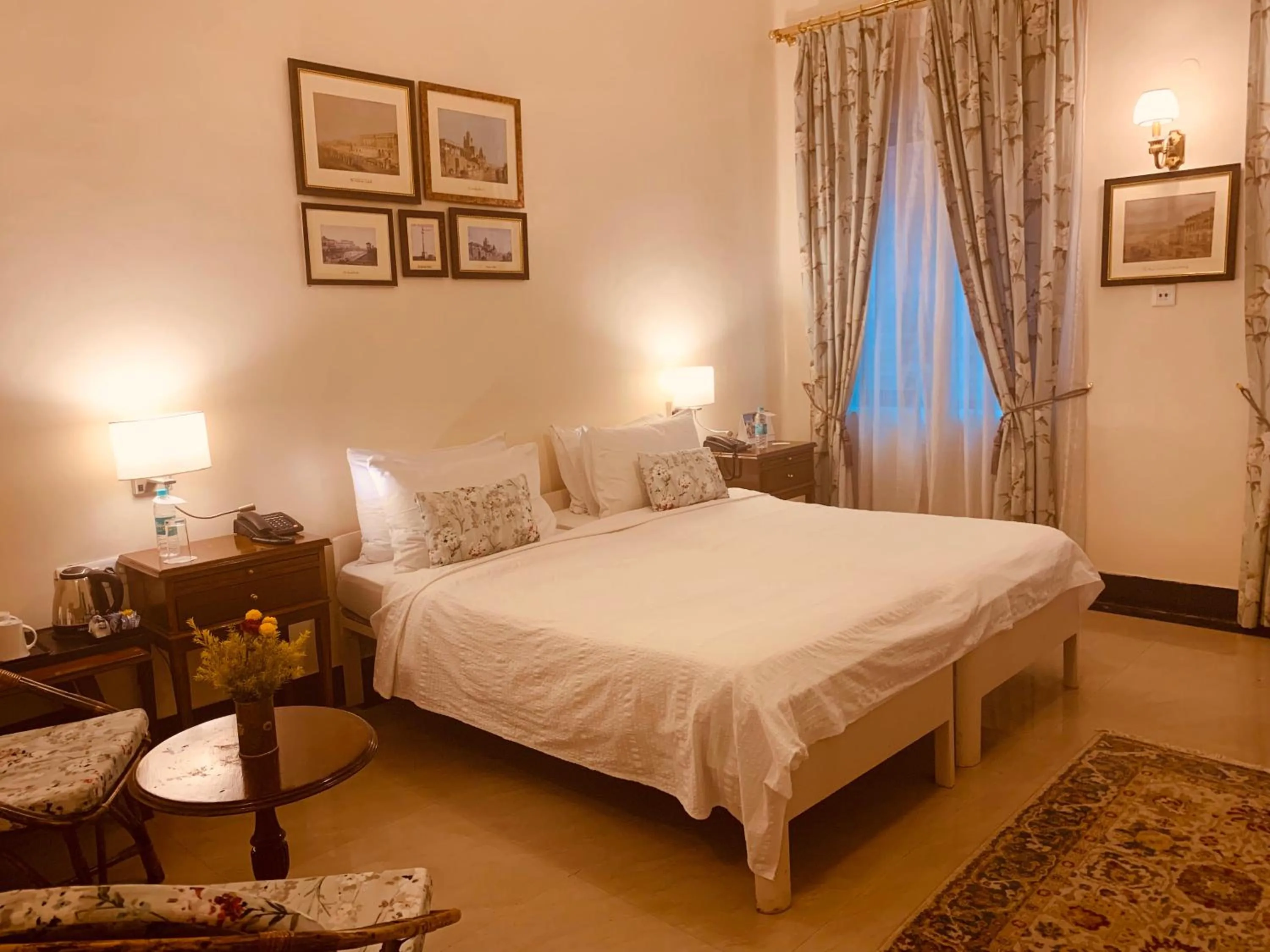 Bed in The Elgin Fairlawn, Kolkata