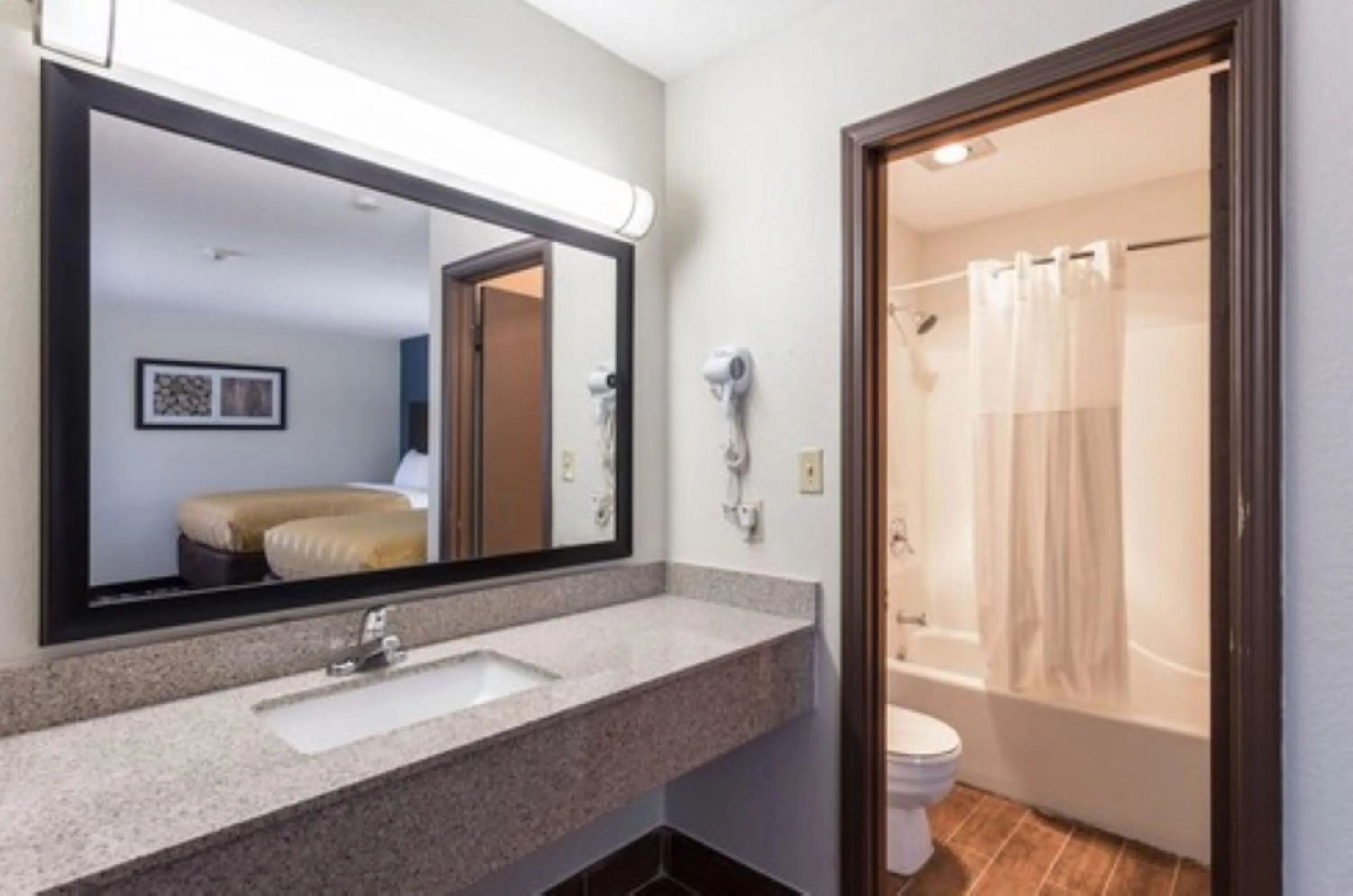 Bathroom, Bed in Quality Inn Farmington