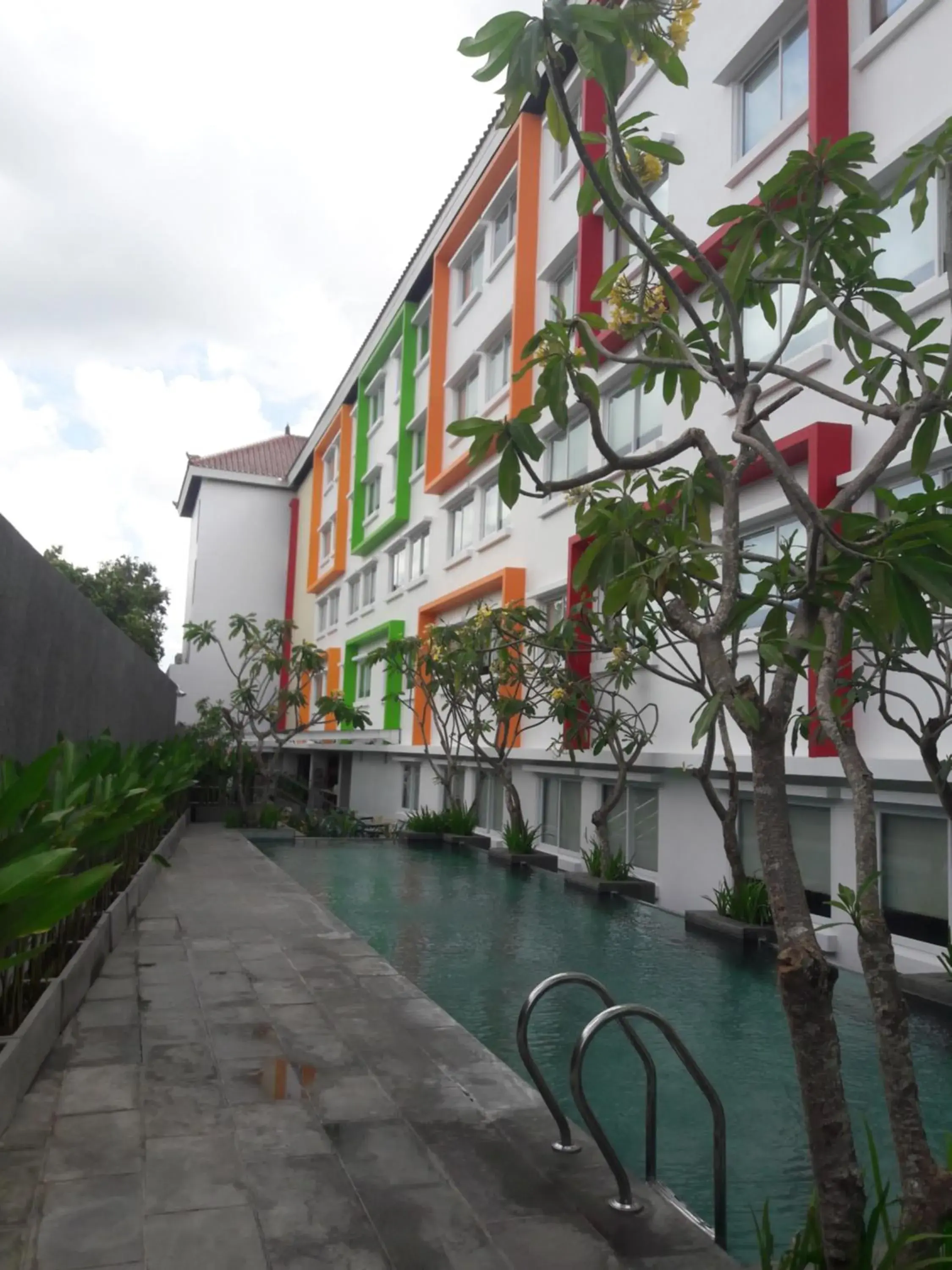Swimming pool in Zuri Express Jimbaran Swimming pool in Zuri Express Jimbaran