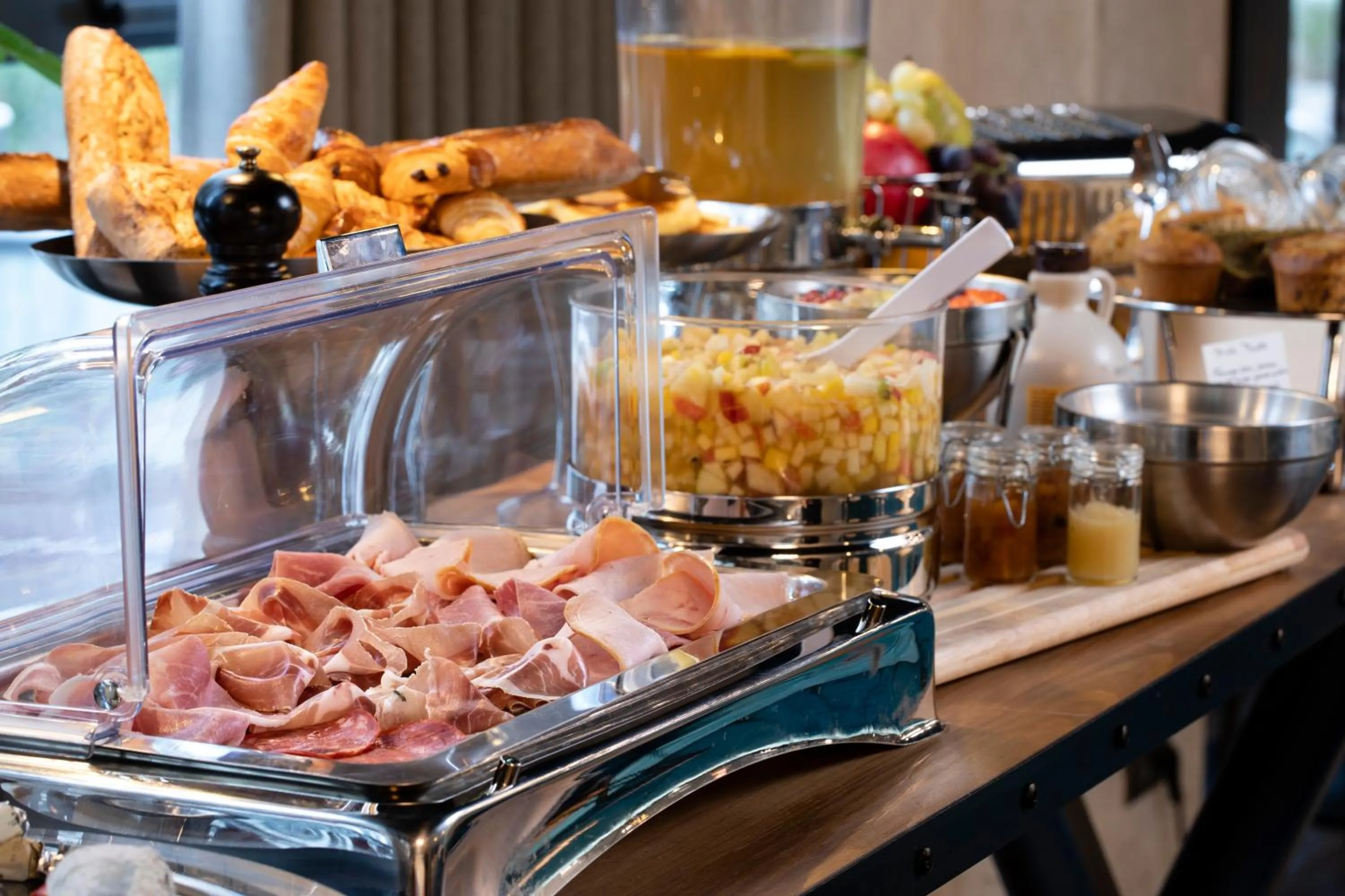 Breakfast in Hôtel Les Deux Girafes