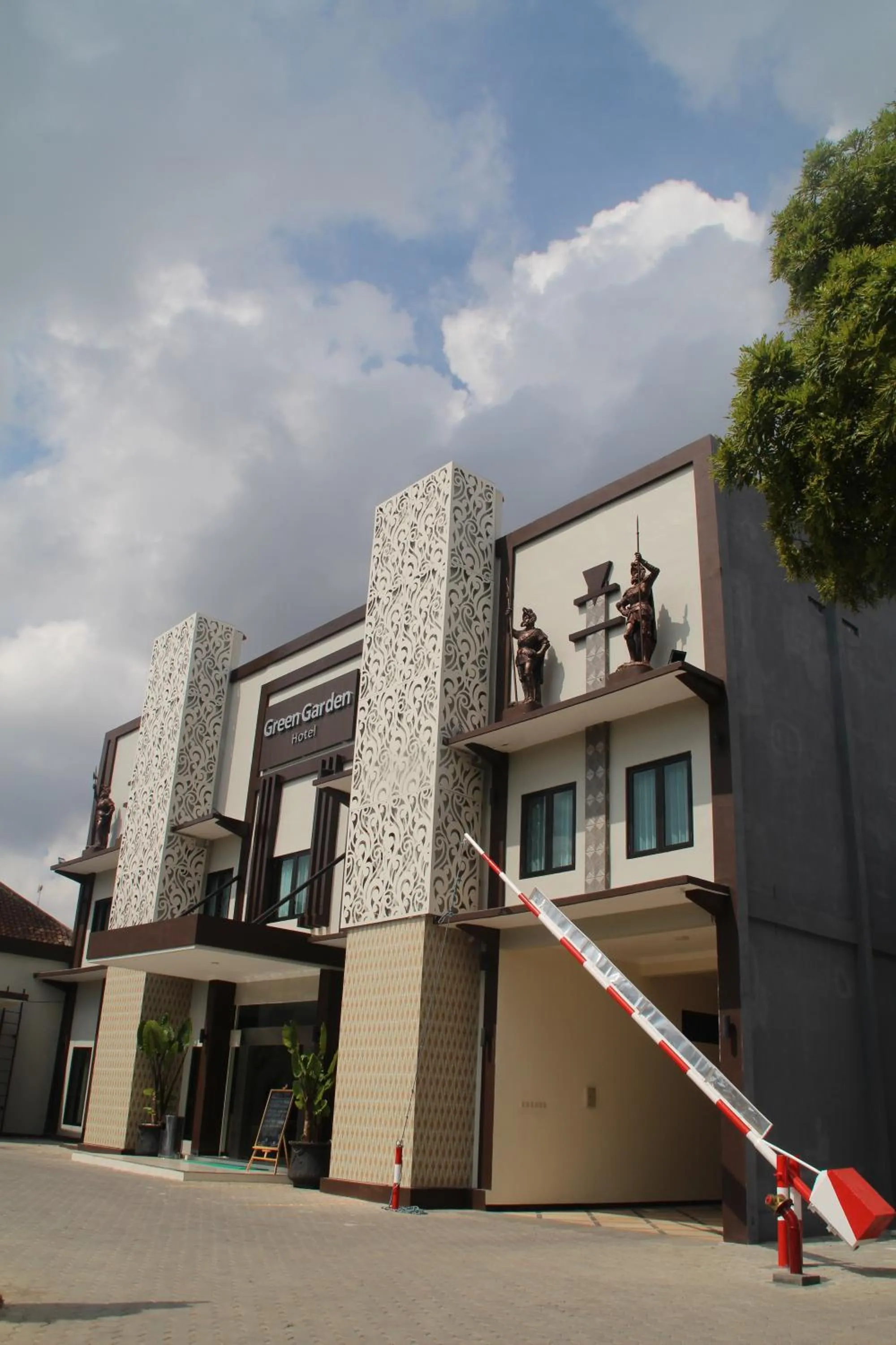 Facade/entrance in Green Garden Hotel