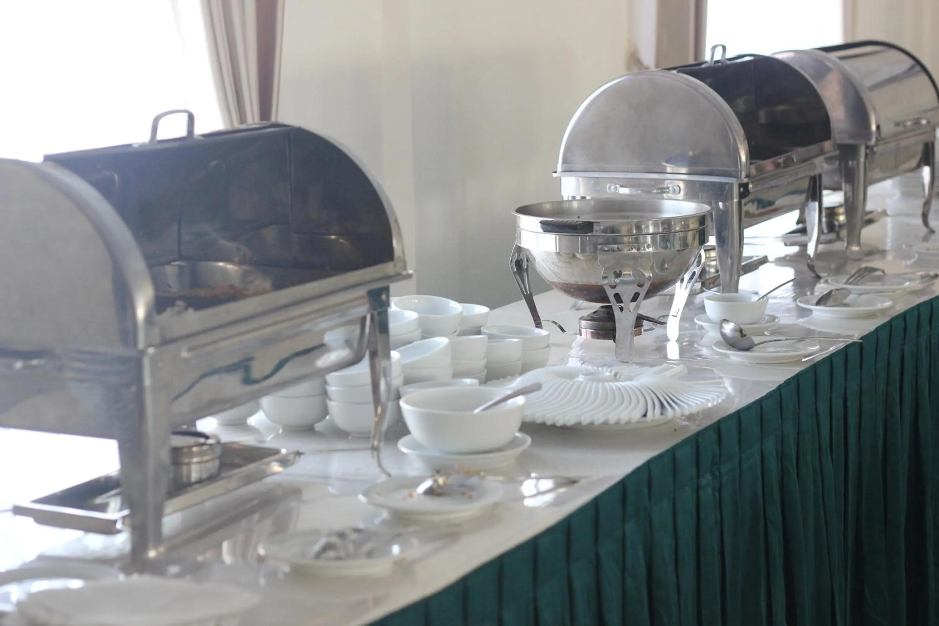 Restaurant/places to eat in Green Garden Hotel