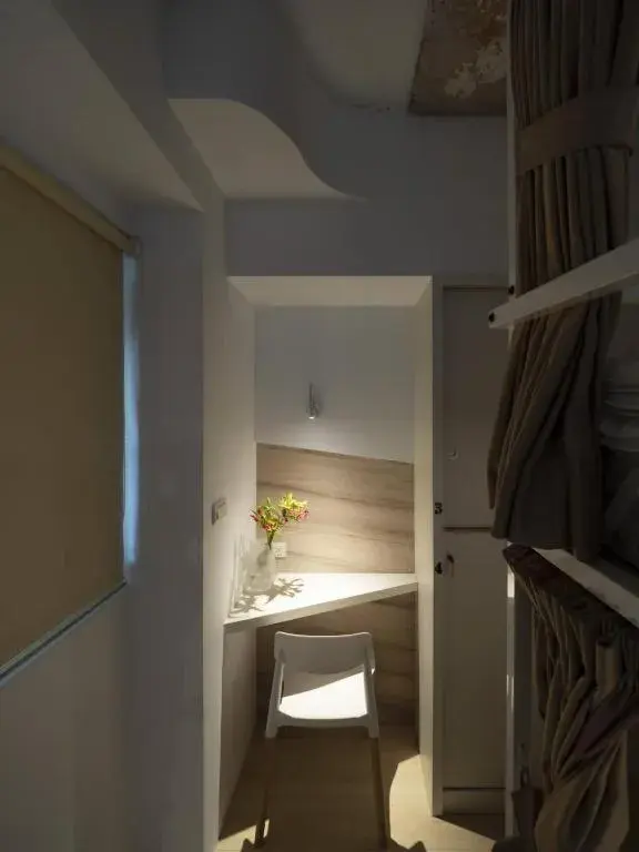 Standard Twin Room with Shared Bathroom in Light Inn Standard Twin Room with Shared Bathroom in Light Inn