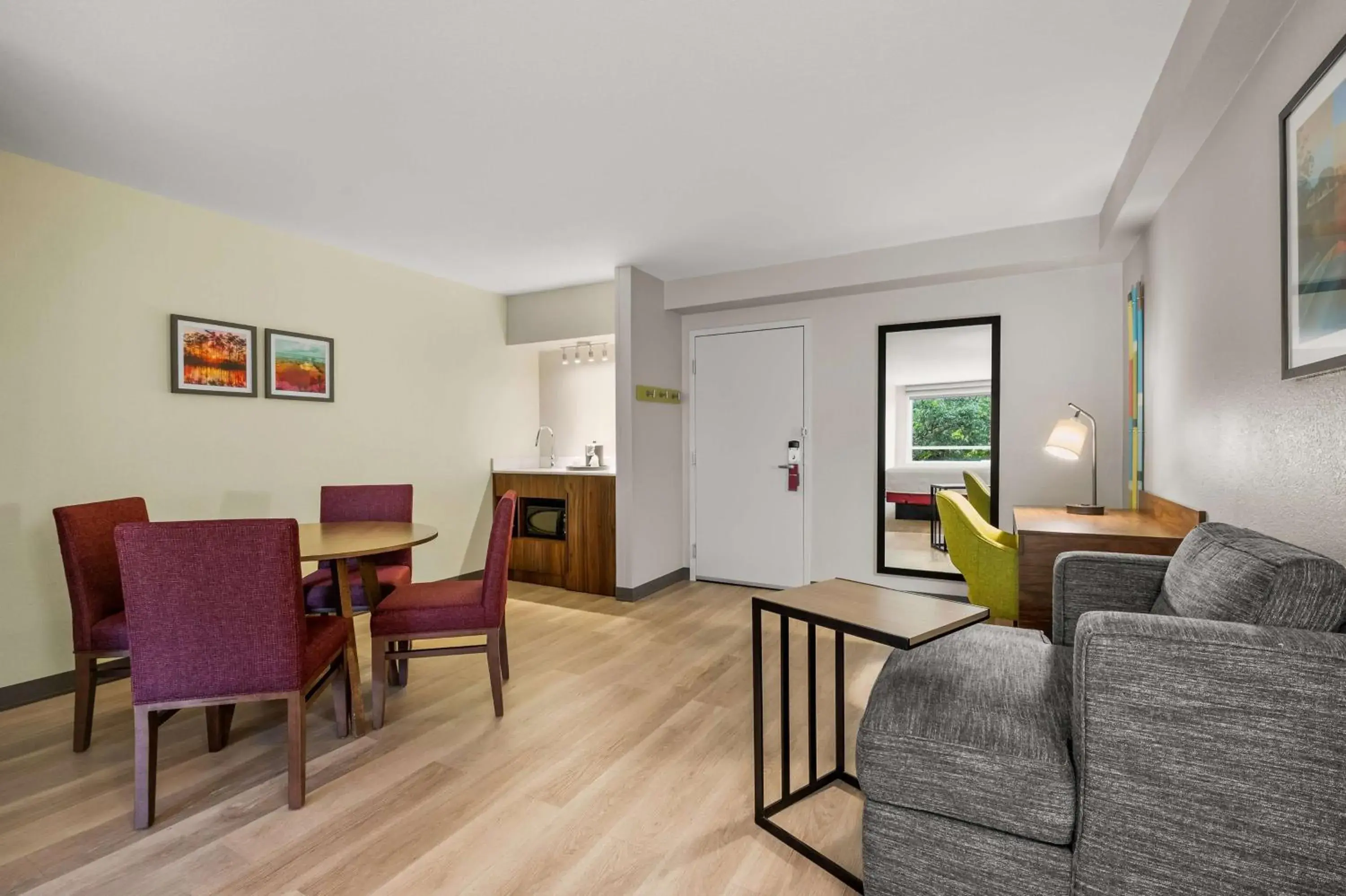 Living room in Hampton Inn Weston Fort Lauderdale Living room in Hampton Inn Weston Fort Lauderdale