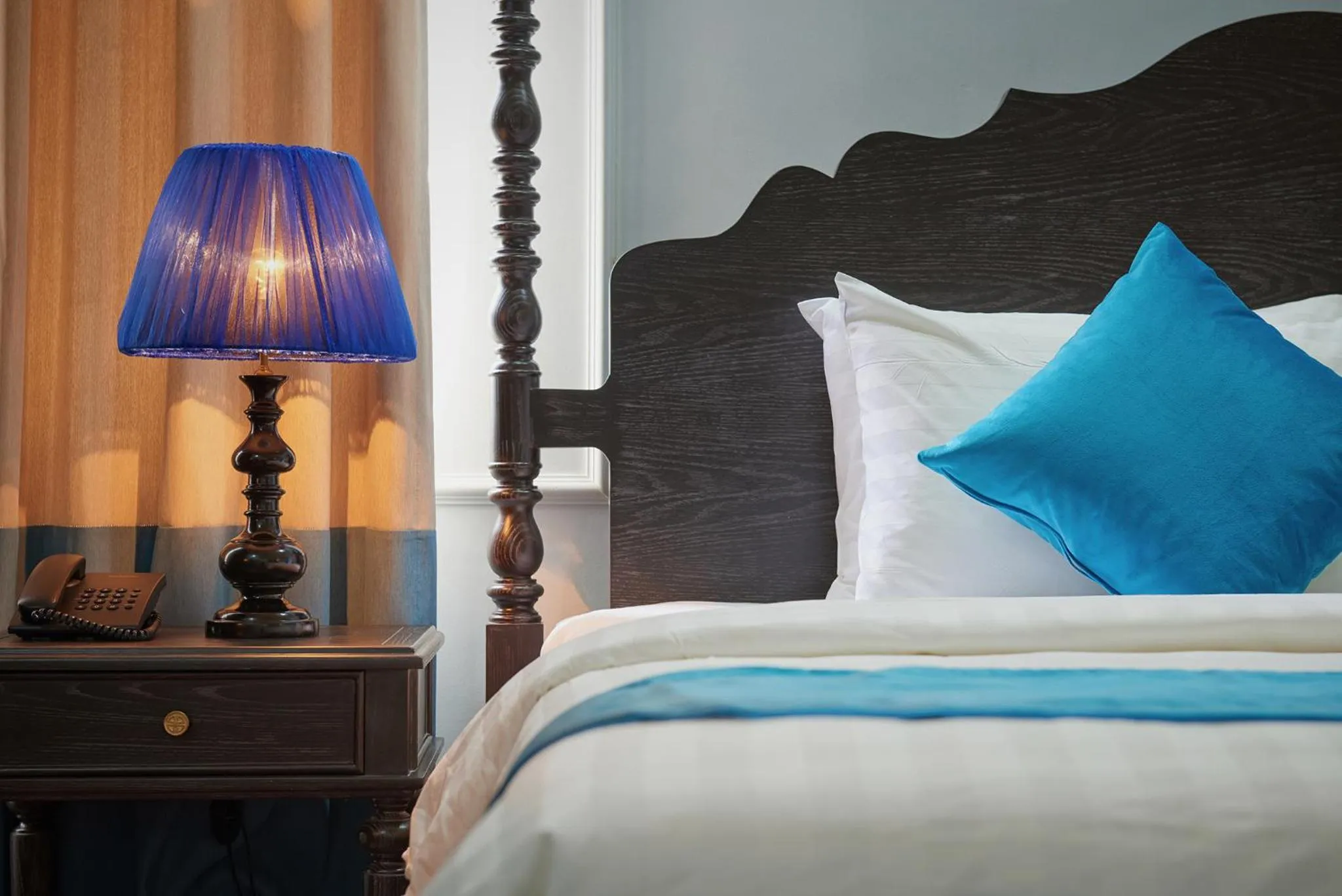 Bedroom, Bed in Manoir Des Arts Hotel