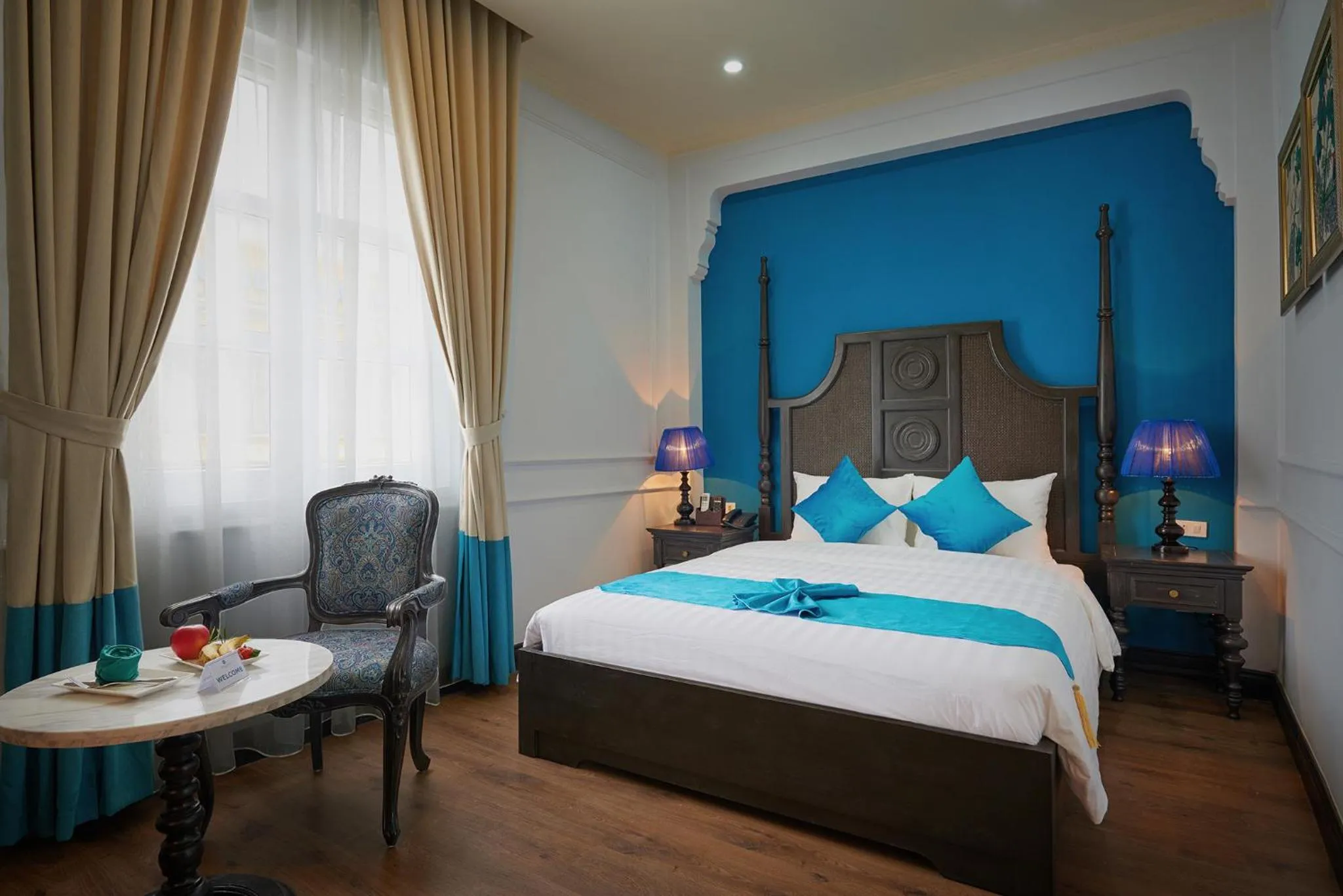 Photo of the whole room, Bed in Manoir Des Arts Hotel