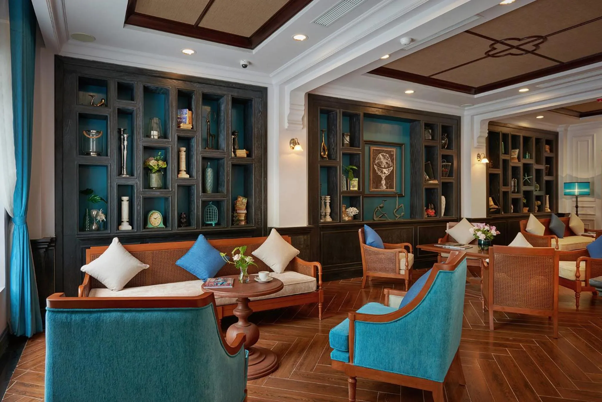 Living room in Manoir Des Arts Hotel