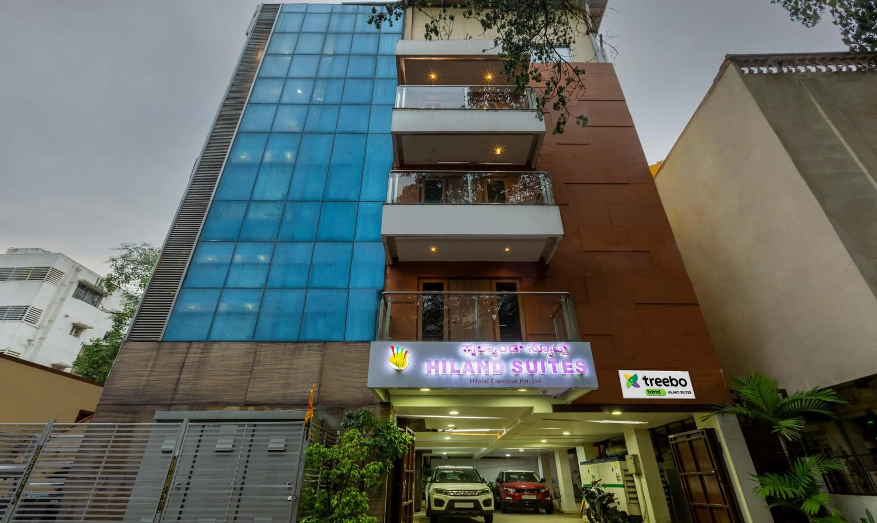 Property building in Itsy Hotels Hiland Suites