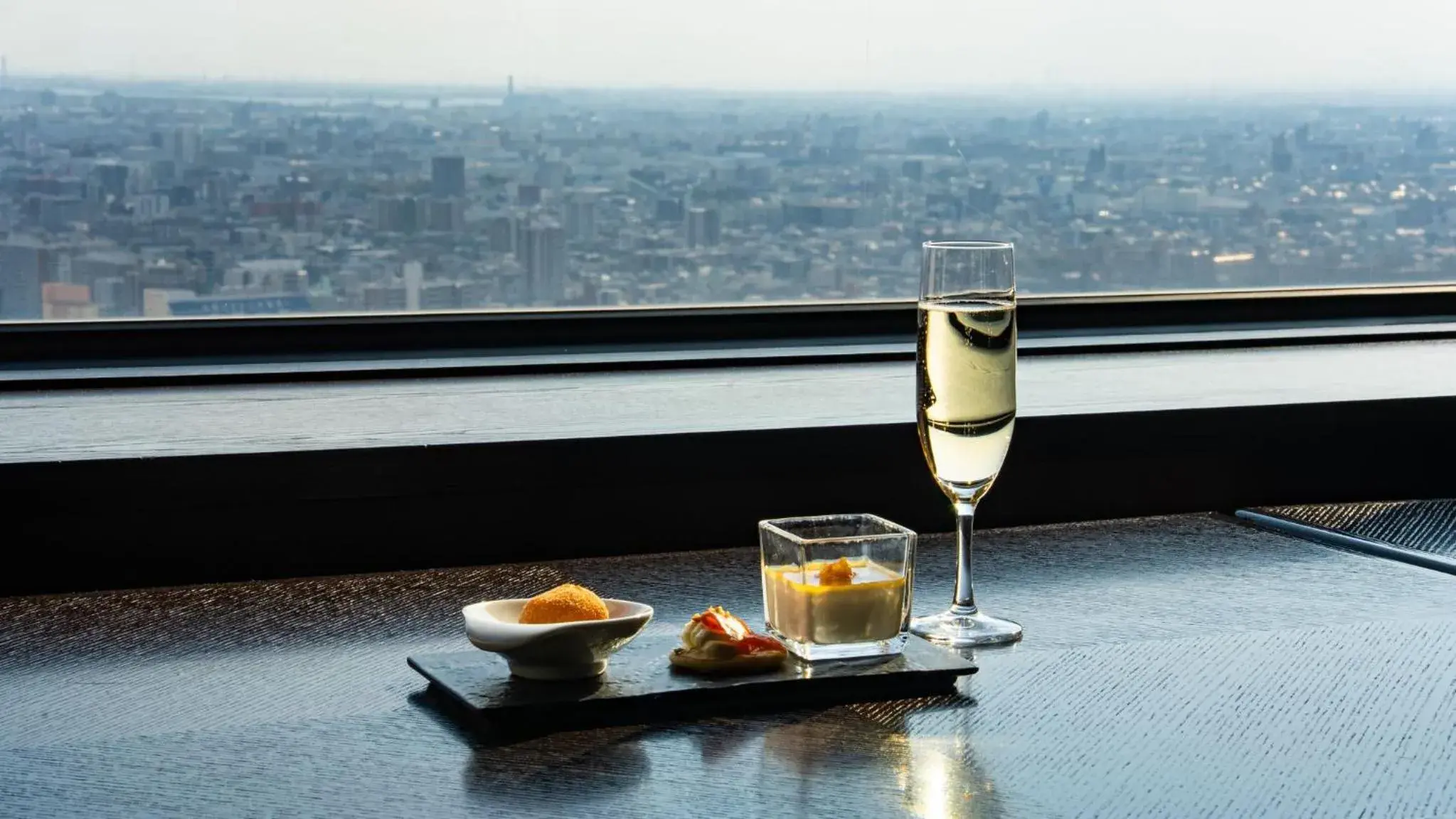 Lounge or bar in ANA Crowne Plaza Hotel Grand Court Nagoya by IHG Lounge or bar in ANA Crowne Plaza Hotel Grand Court Nagoya by IHG