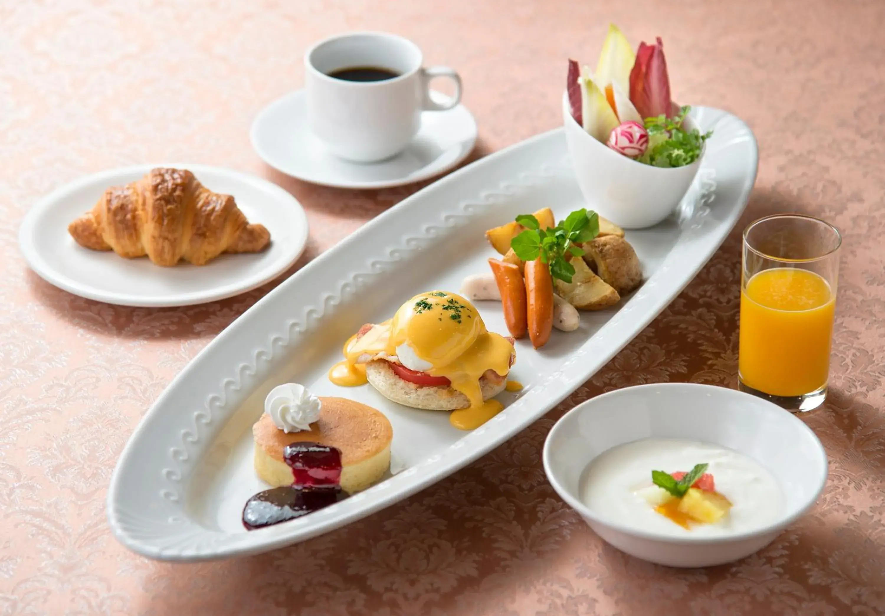 Photo of the whole room in ANA Crowne Plaza Hotel Grand Court Nagoya by IHG Photo of the whole room in ANA Crowne Plaza Hotel Grand Court Nagoya by IHG