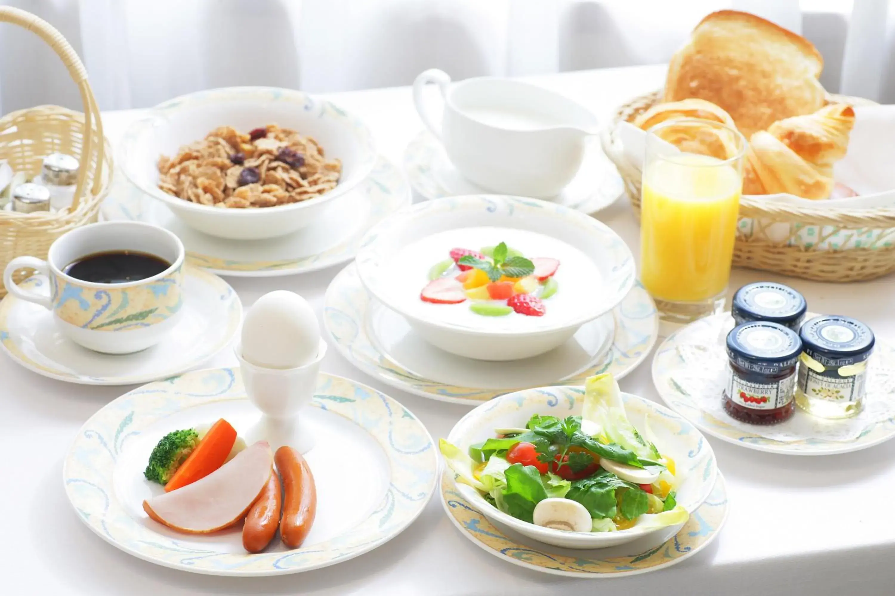 Photo of the whole room in ANA Crowne Plaza Hotel Grand Court Nagoya by IHG Photo of the whole room in ANA Crowne Plaza Hotel Grand Court Nagoya by IHG