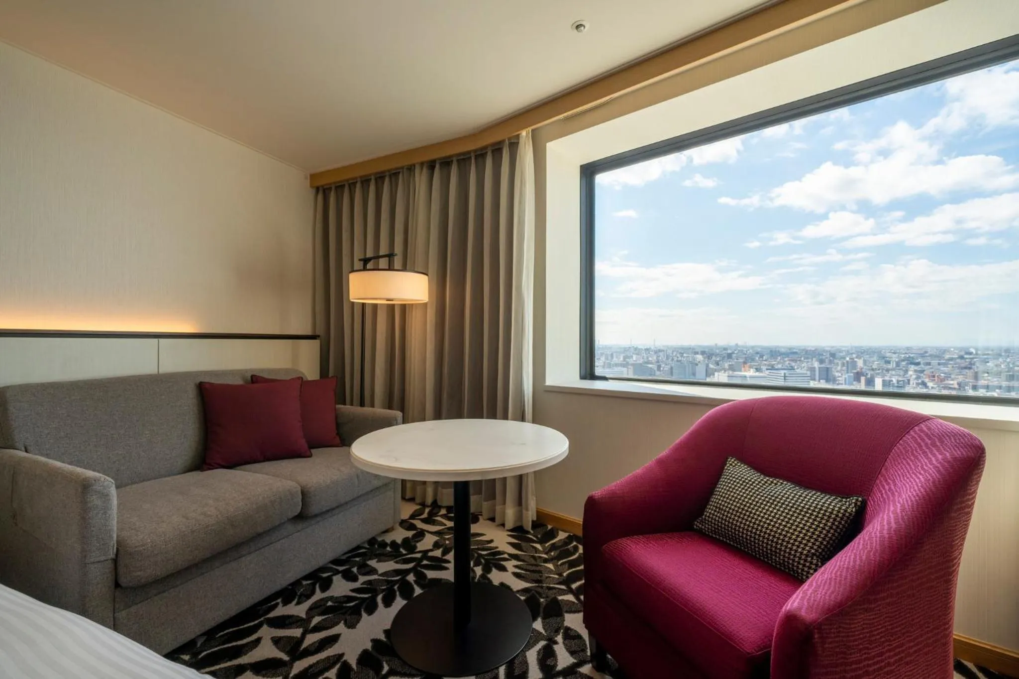 Photo of the whole room in ANA Crowne Plaza Hotel Grand Court Nagoya by IHG