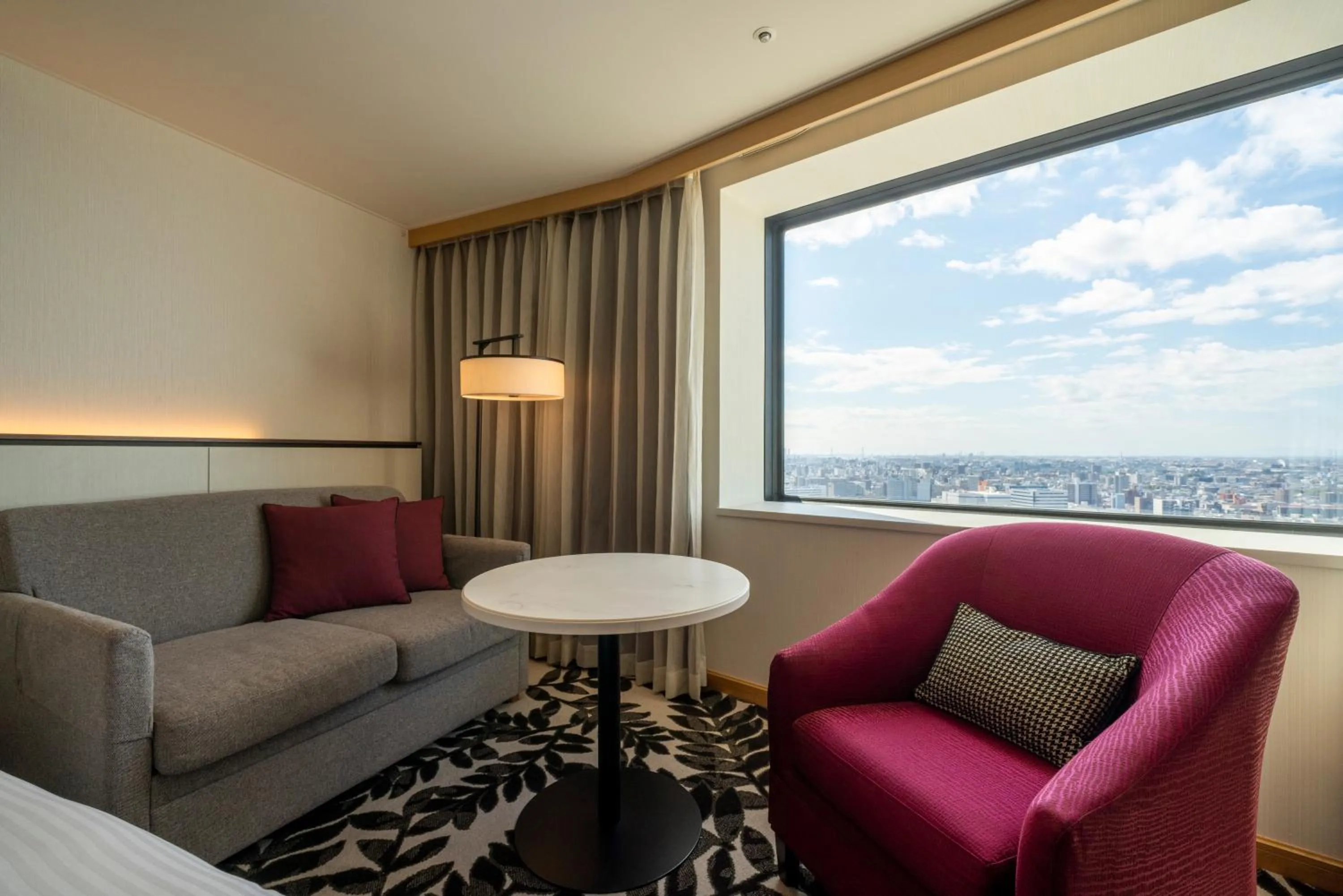 Photo of the whole room in ANA Crowne Plaza Hotel Grand Court Nagoya by IHG