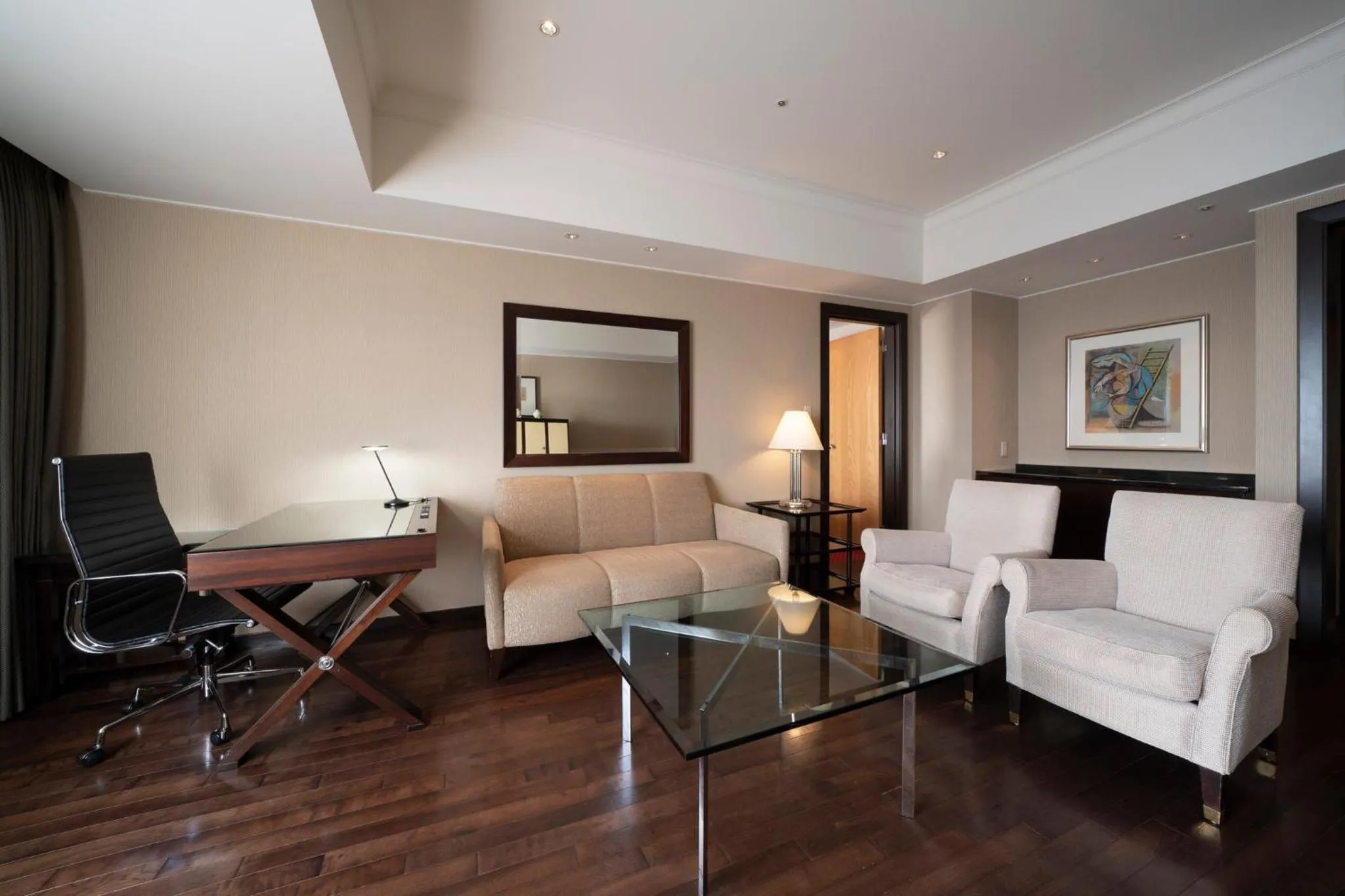 Photo of the whole room in ANA Crowne Plaza Hotel Grand Court Nagoya by IHG