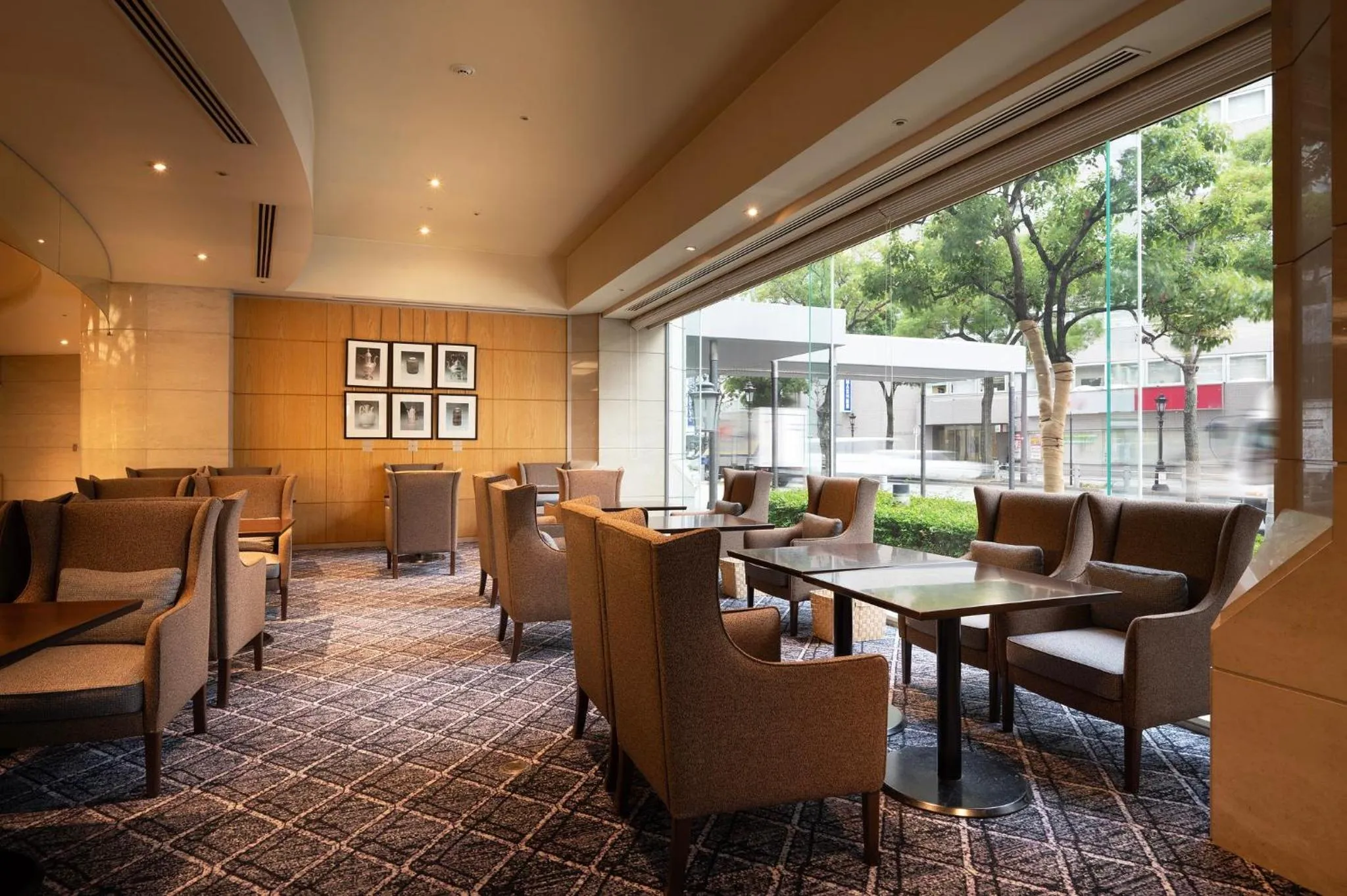 Lounge or bar in ANA Crowne Plaza Hotel Grand Court Nagoya by IHG