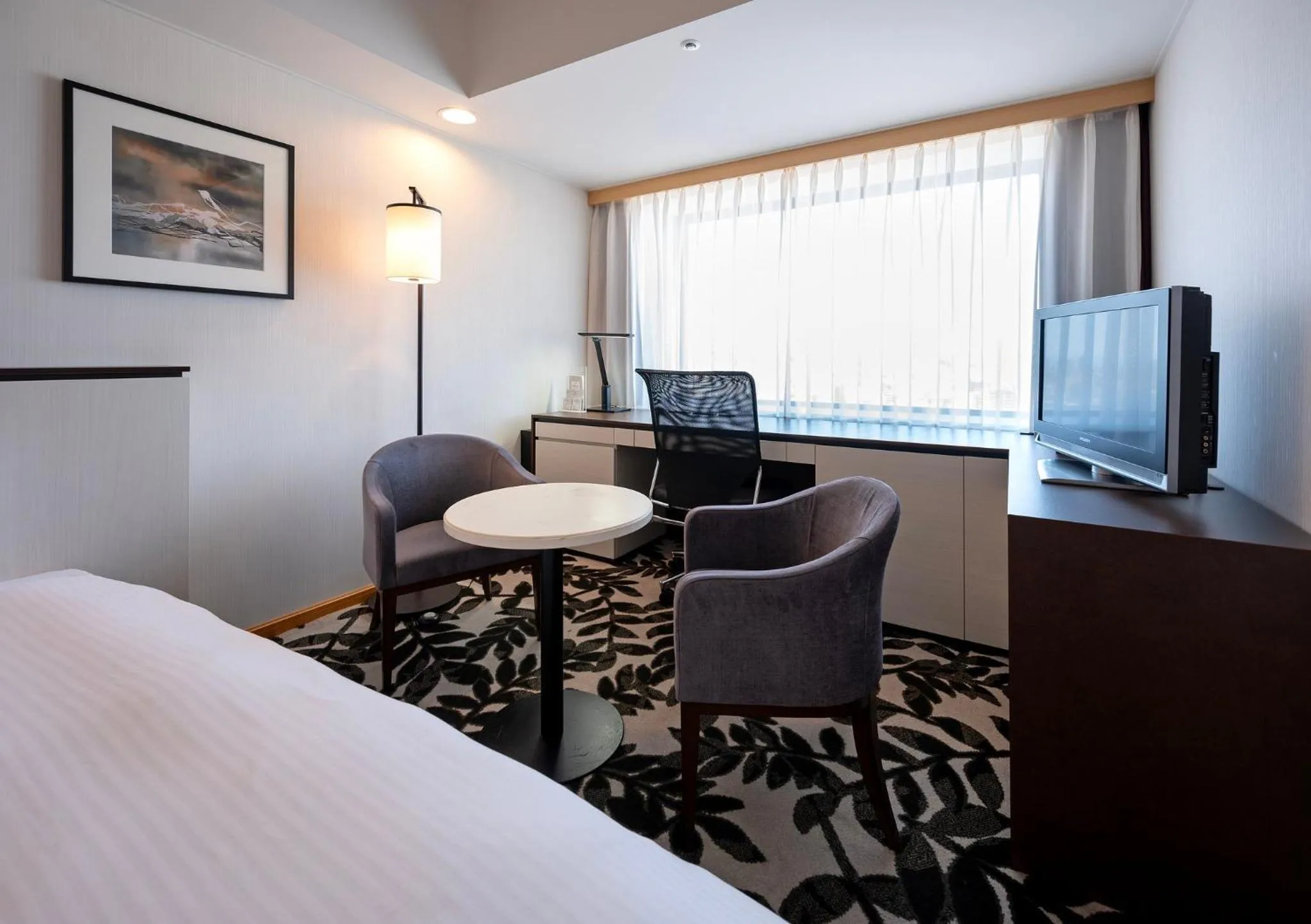 Photo of the whole room in ANA Crowne Plaza Hotel Grand Court Nagoya by IHG