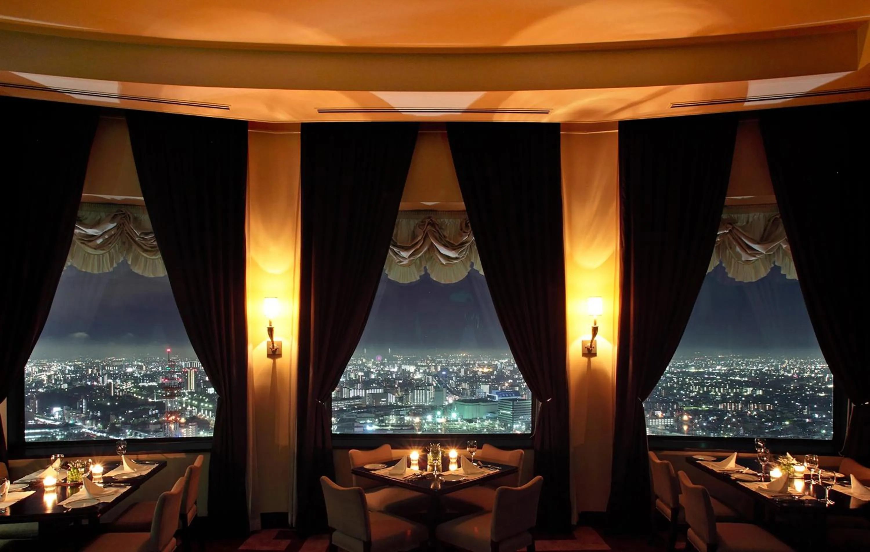 Restaurant/places to eat in ANA Crowne Plaza Hotel Grand Court Nagoya by IHG