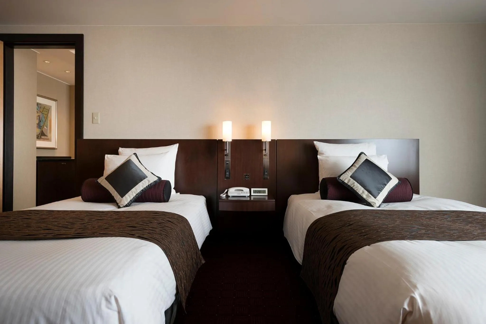 Photo of the whole room, Bed in ANA Crowne Plaza Hotel Grand Court Nagoya by IHG