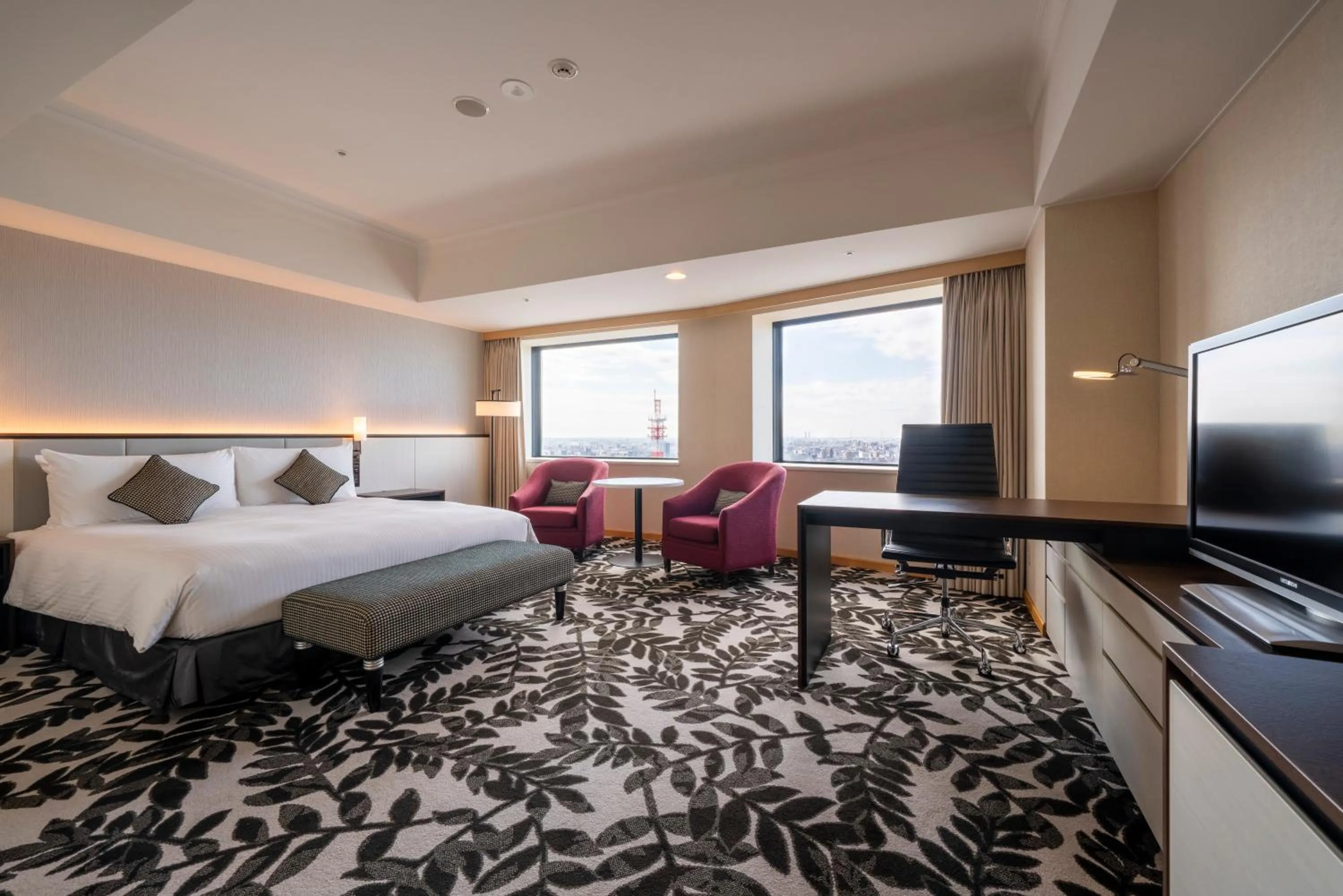 Photo of the whole room, Bed in ANA Crowne Plaza Hotel Grand Court Nagoya by IHG