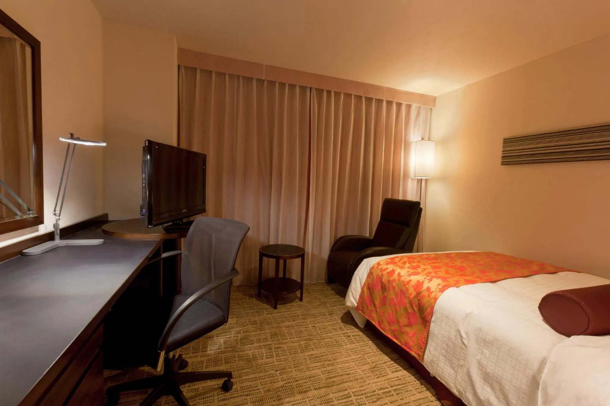 Photo of the whole room, Bed in ANA Crowne Plaza Hotel Nagasaki Gloverhill by IHG