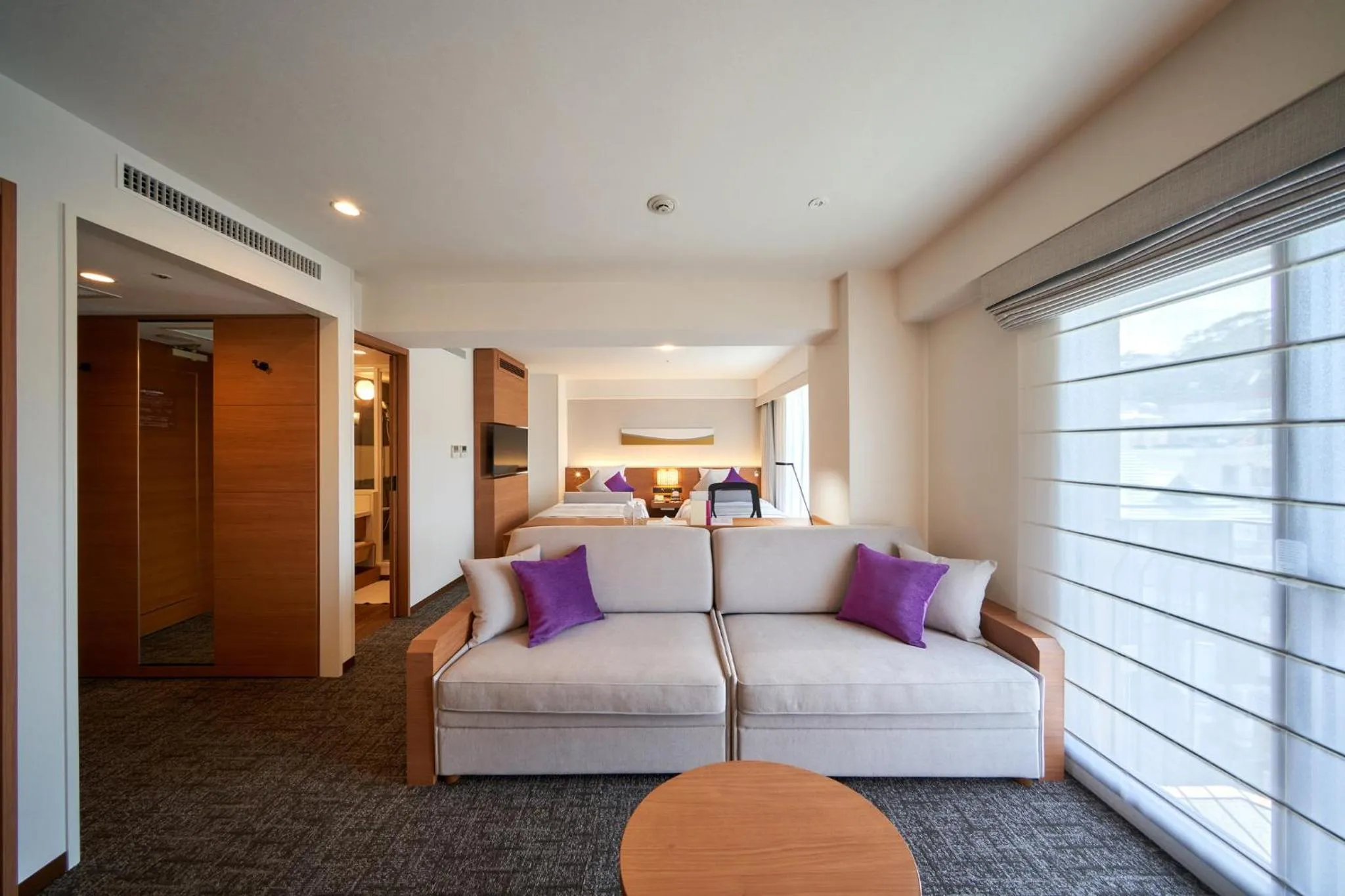 Photo of the whole room in ANA Crowne Plaza Hotel Nagasaki Gloverhill by IHG