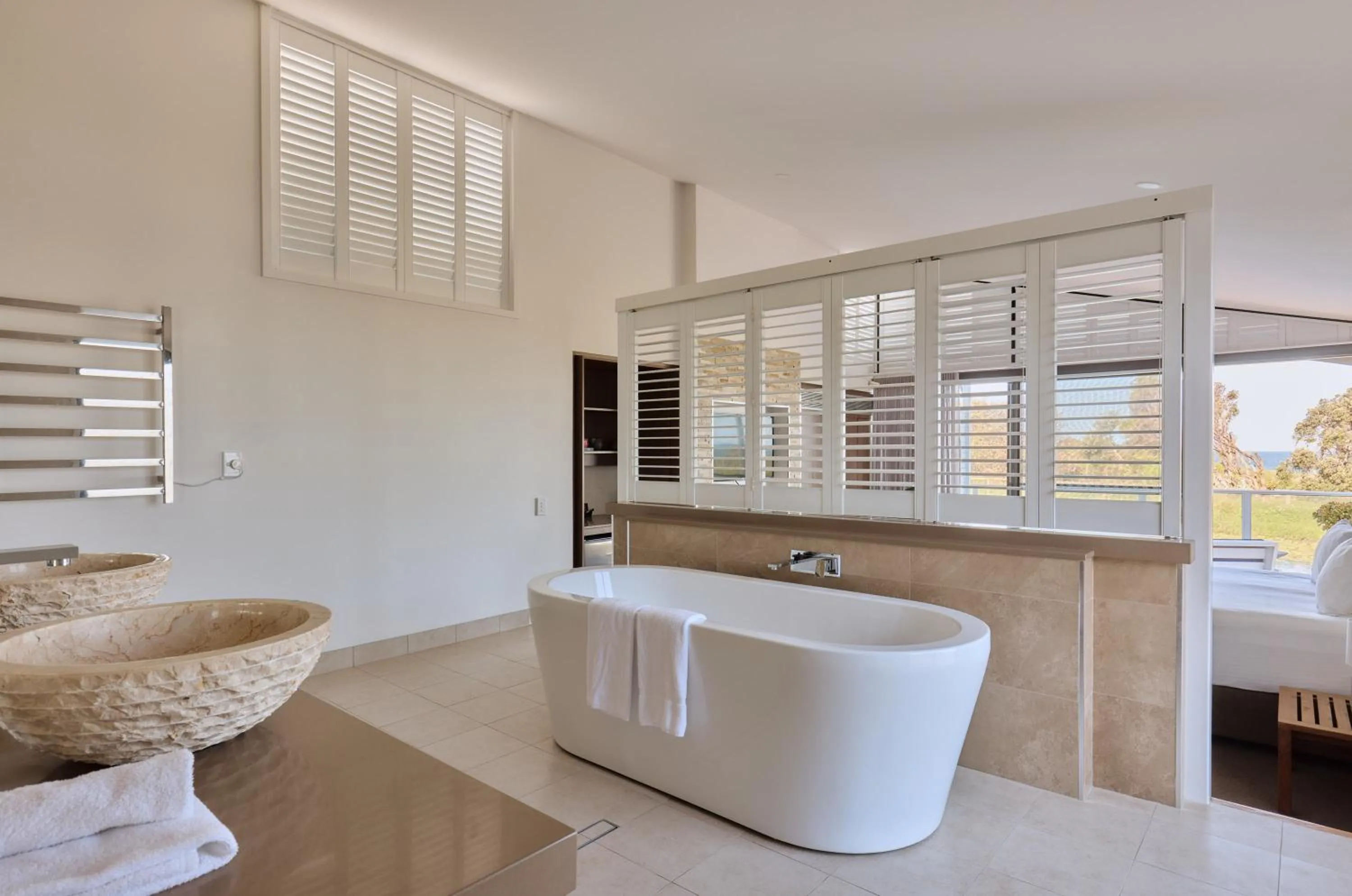 Bathroom in Caves Coastal Bar & Bungalows