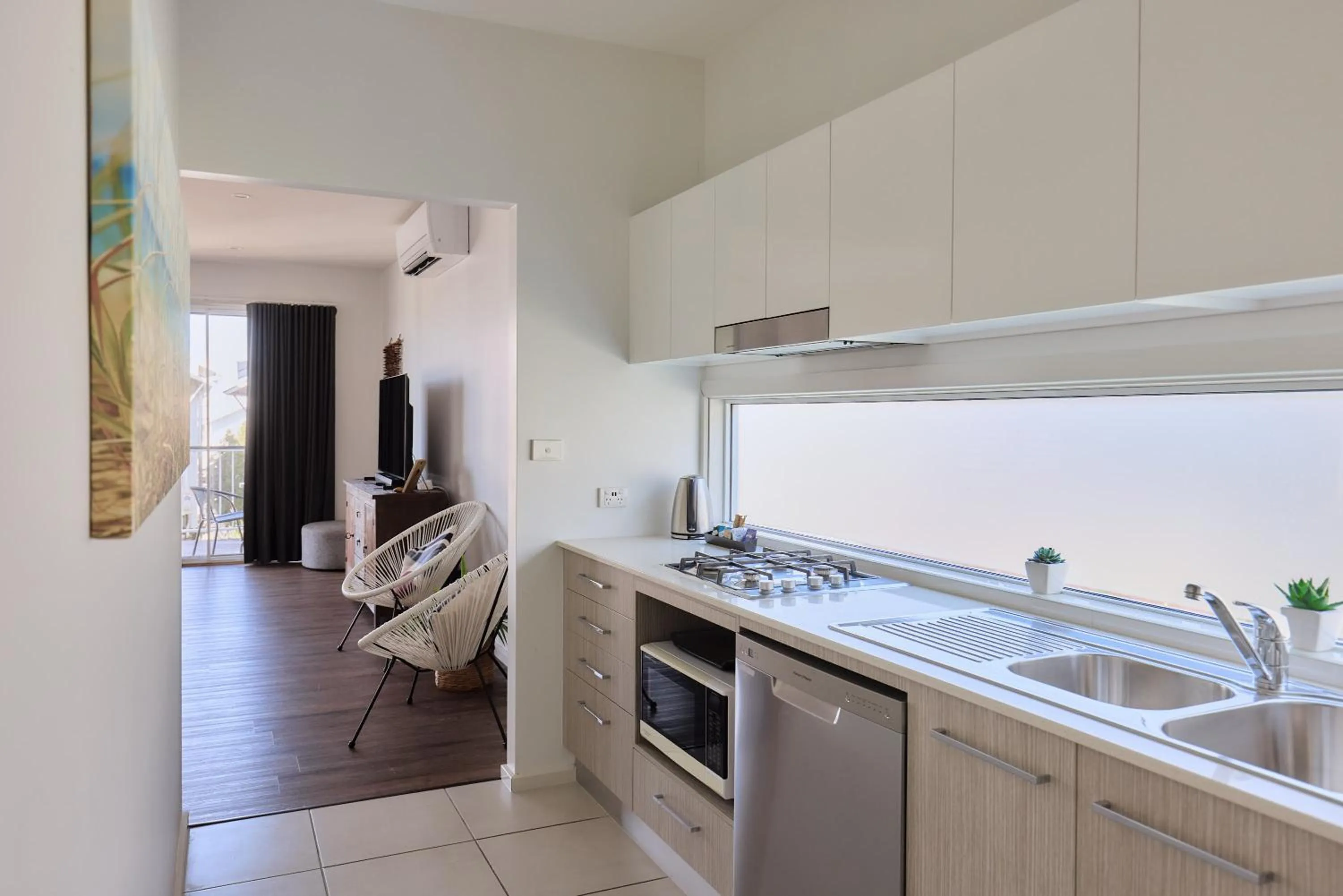 Kitchen or kitchenette in Caves Coastal Bar & Bungalows