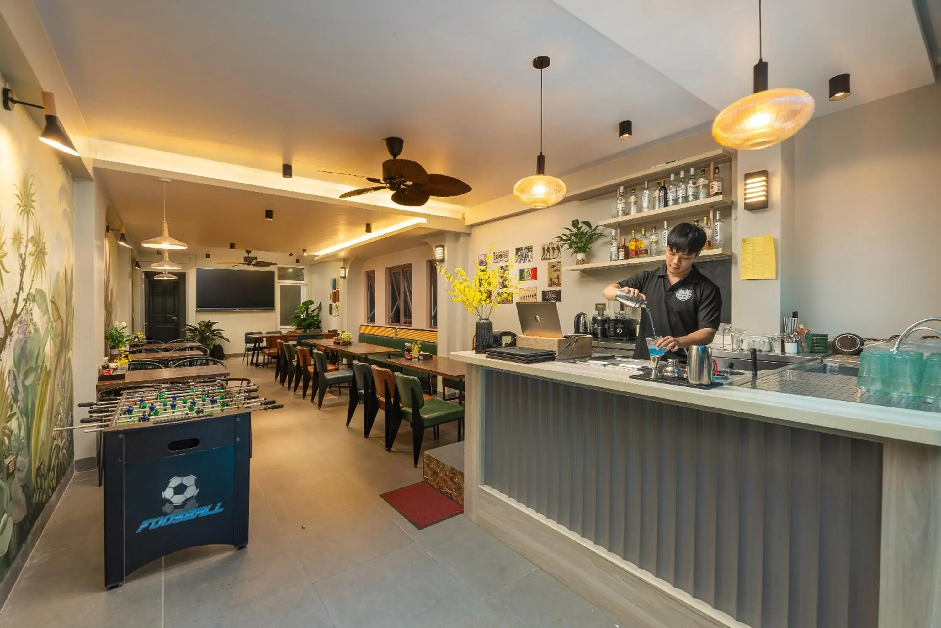 Lounge or bar in The Oversleep Catba Hostel & Pool Bar Lounge or bar in The Oversleep Catba Hostel & Pool Bar