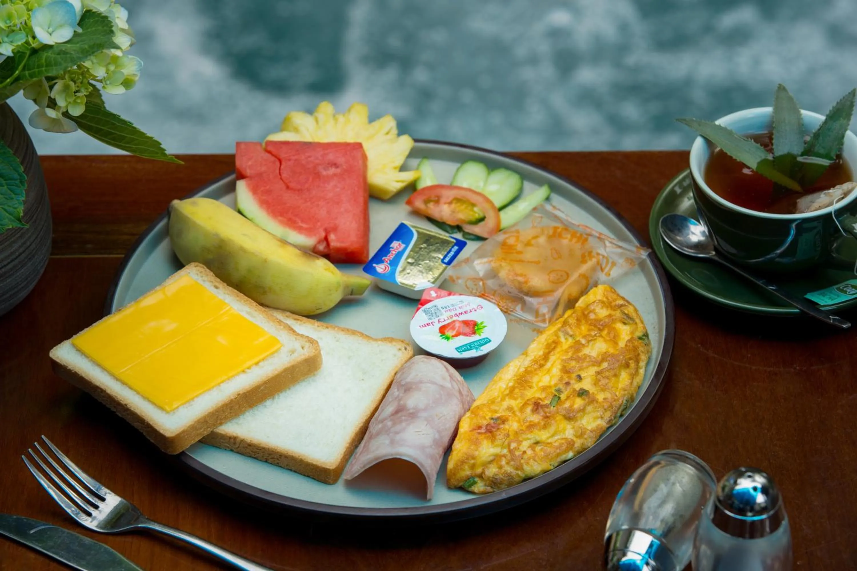 Breakfast in The Oversleep Catba Hostel & Pool Bar