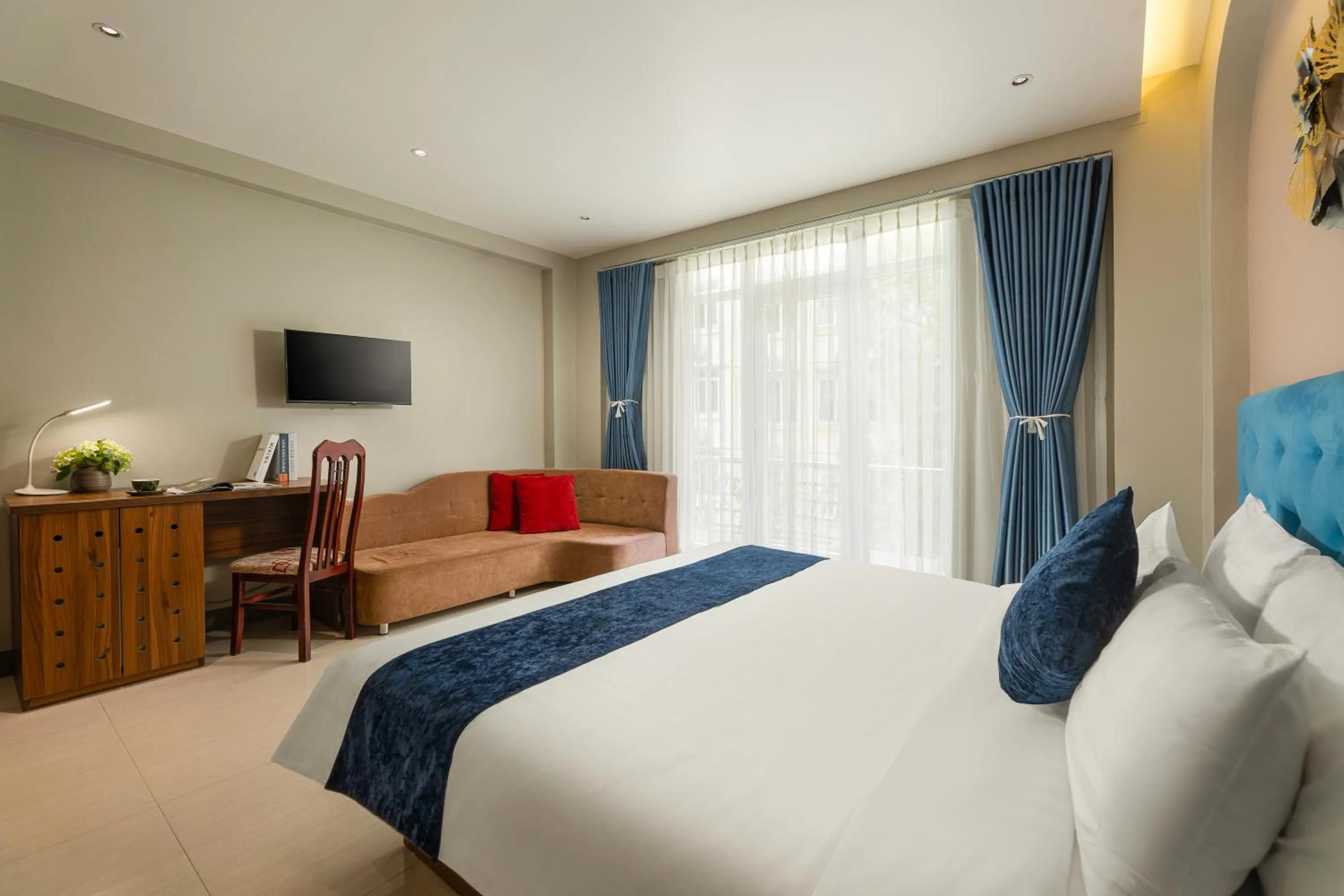 Property building, Bed in The Oversleep Catba Hostel & Pool Bar