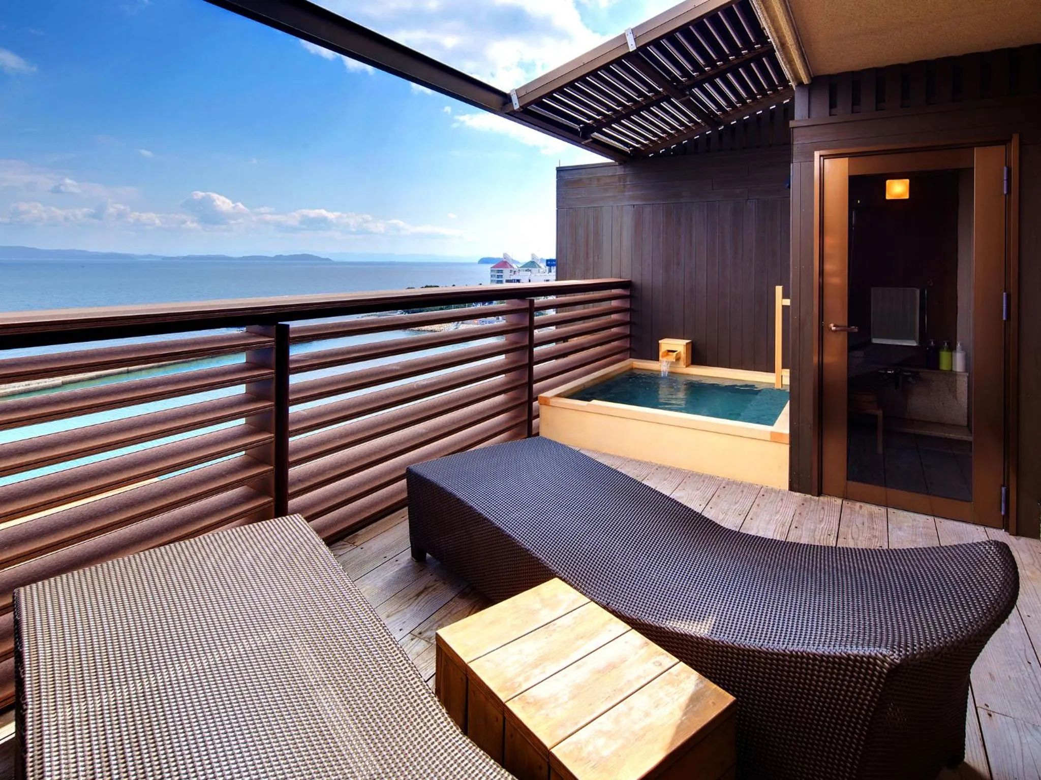 Photo of the whole room in Awaji Yumesenkei