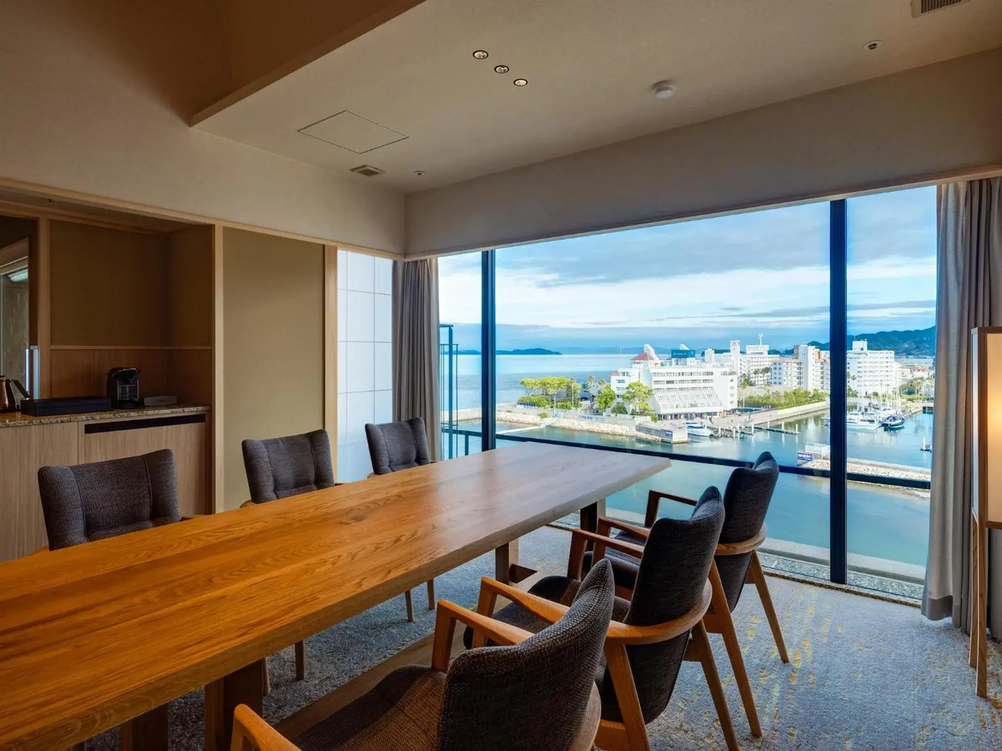 Photo of the whole room in Awaji Yumesenkei Photo of the whole room in Awaji Yumesenkei