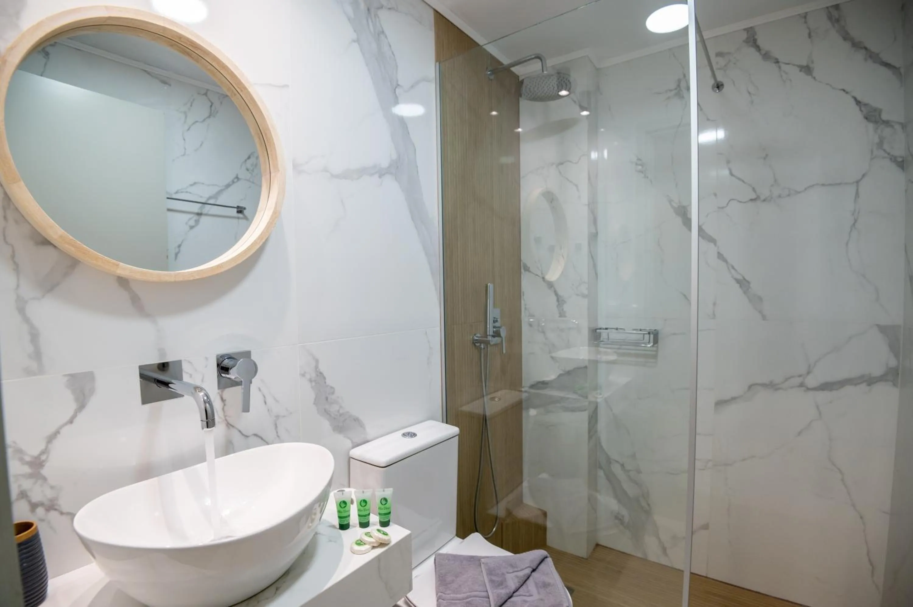 Shower in Mardinik Hotel Apartments