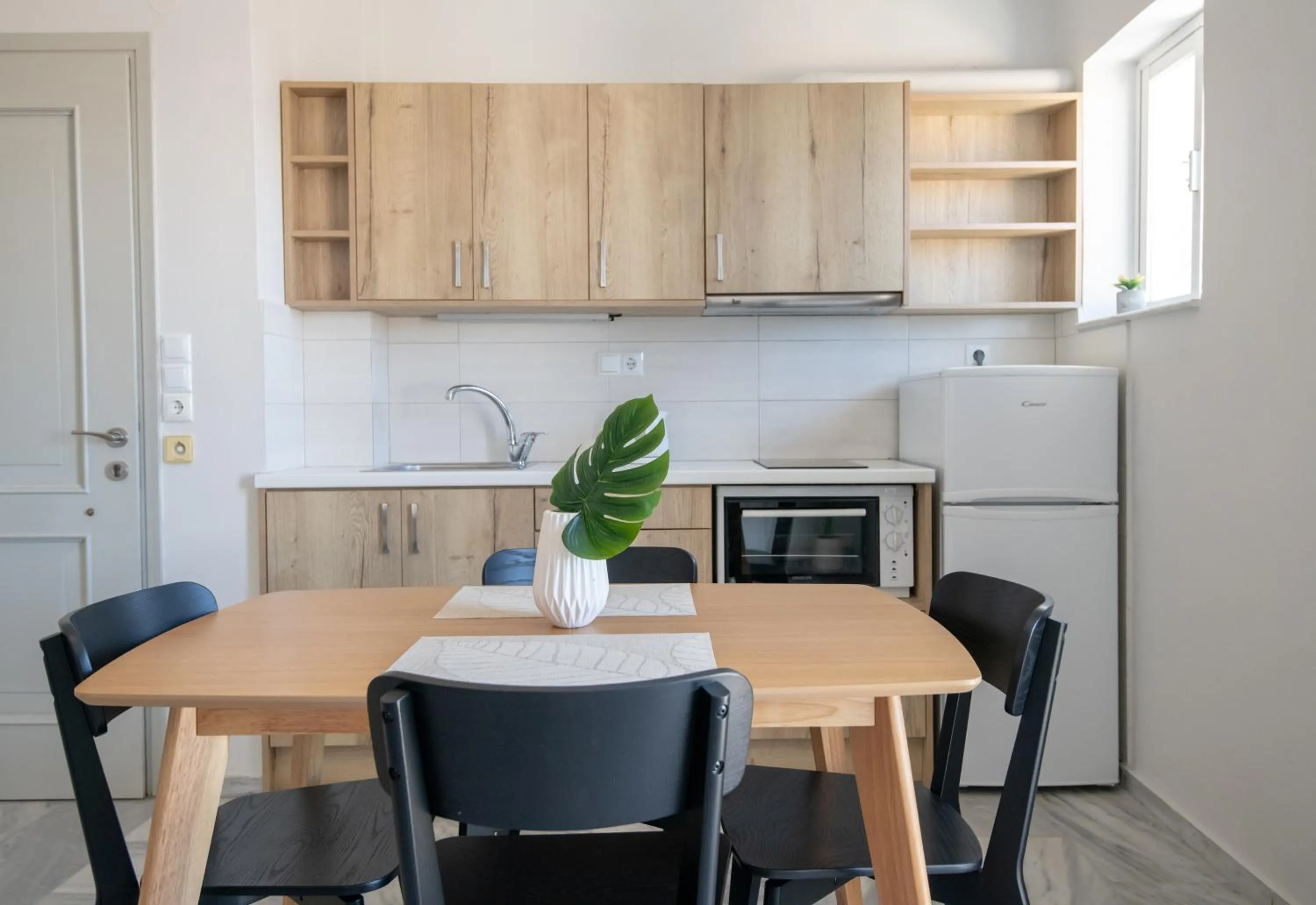 Kitchen or kitchenette in Mardinik Hotel Apartments