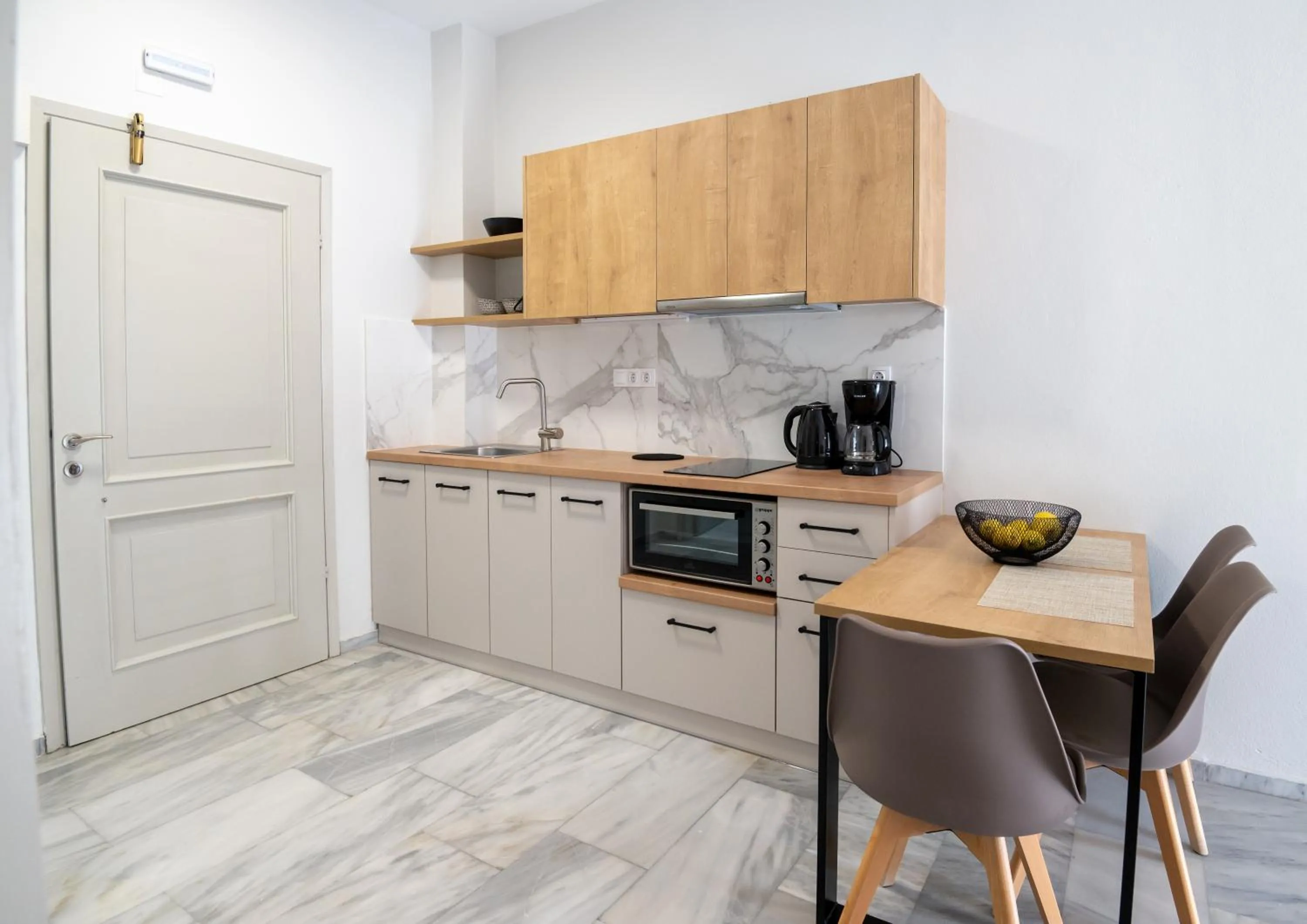 Coffee/tea facilities in Mardinik Hotel Apartments