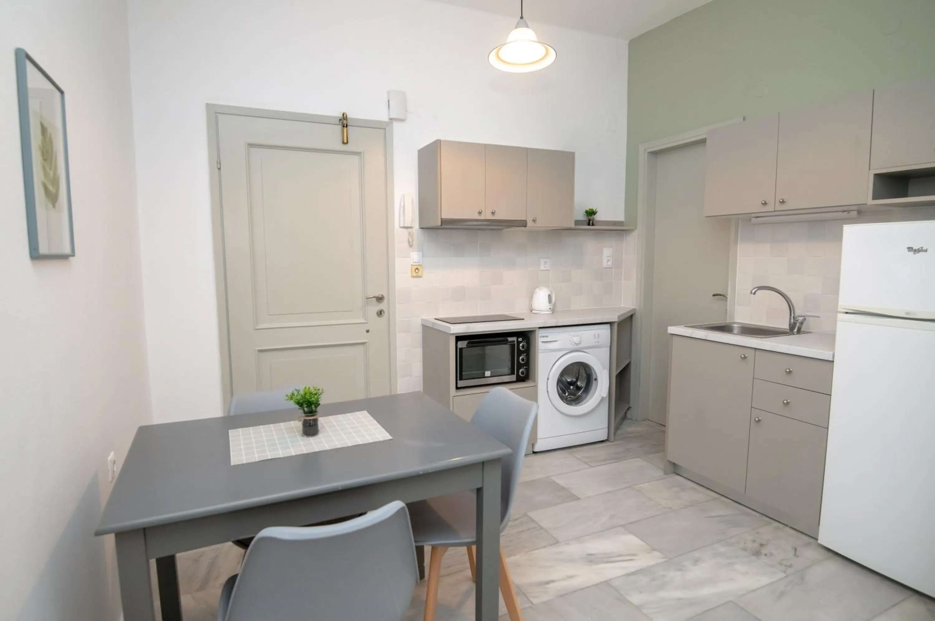Kitchen or kitchenette in Mardinik Hotel Apartments