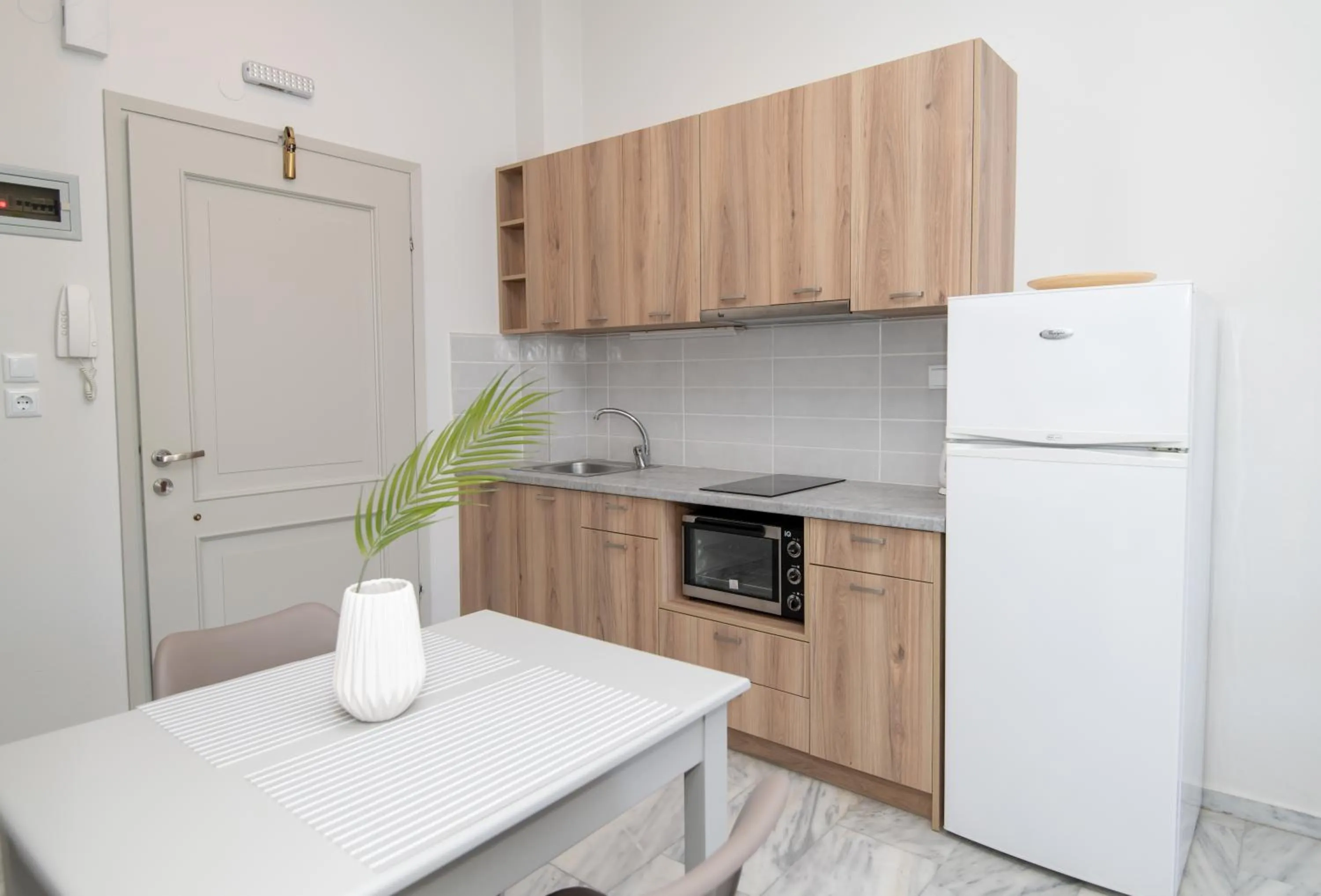 Kitchen or kitchenette in Mardinik Hotel Apartments