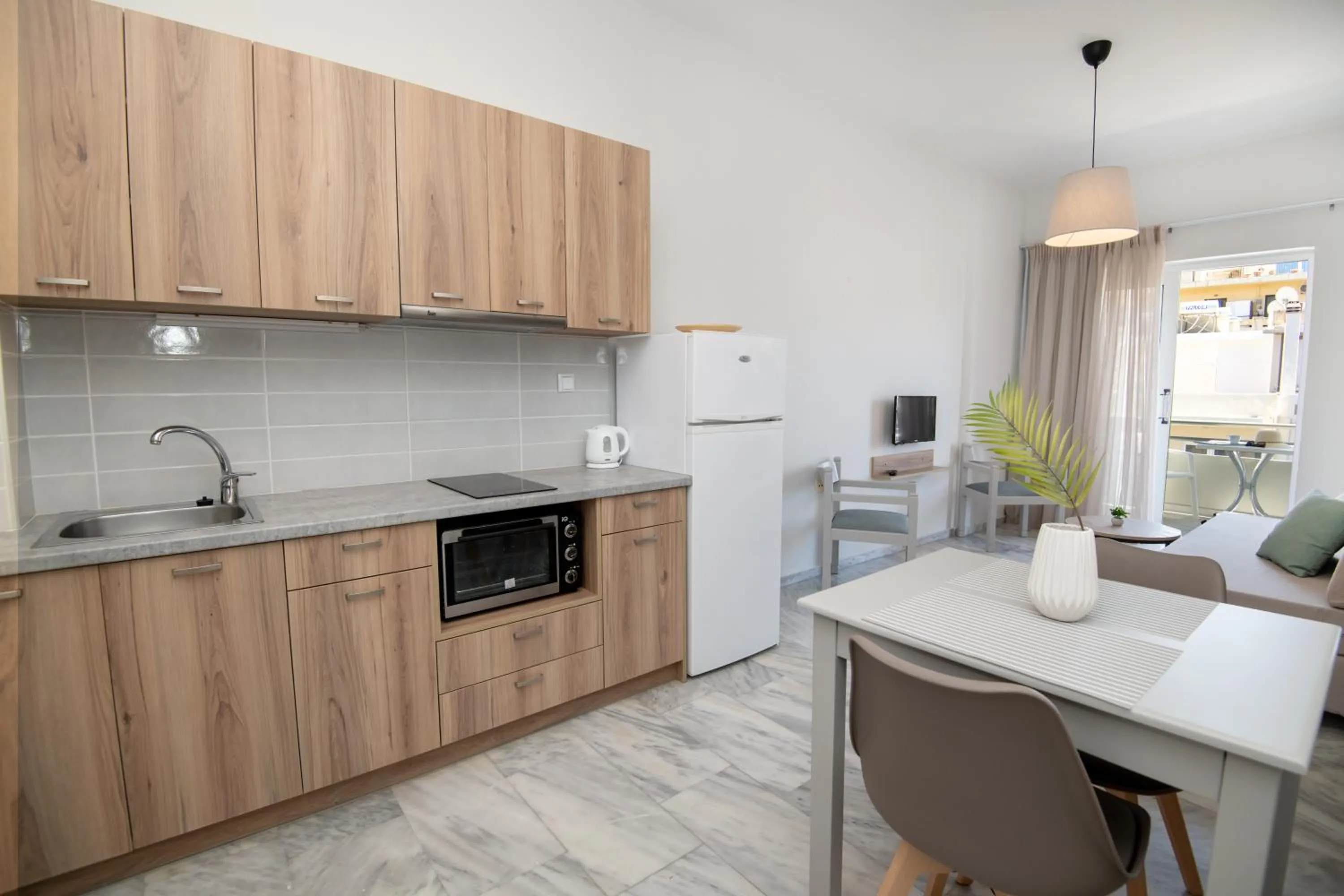 Kitchen or kitchenette in Mardinik Hotel Apartments
