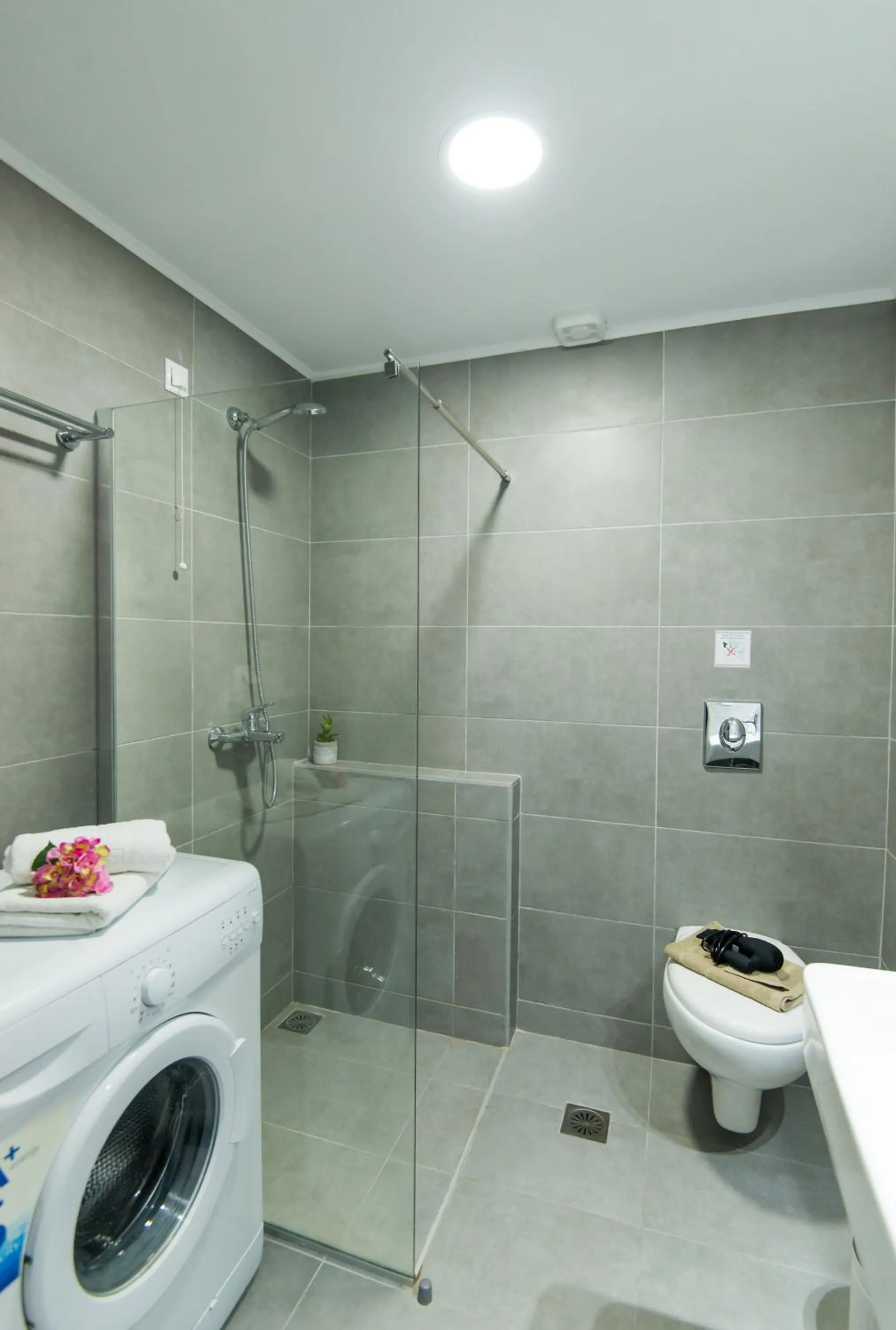 Shower in Mardinik Hotel Apartments