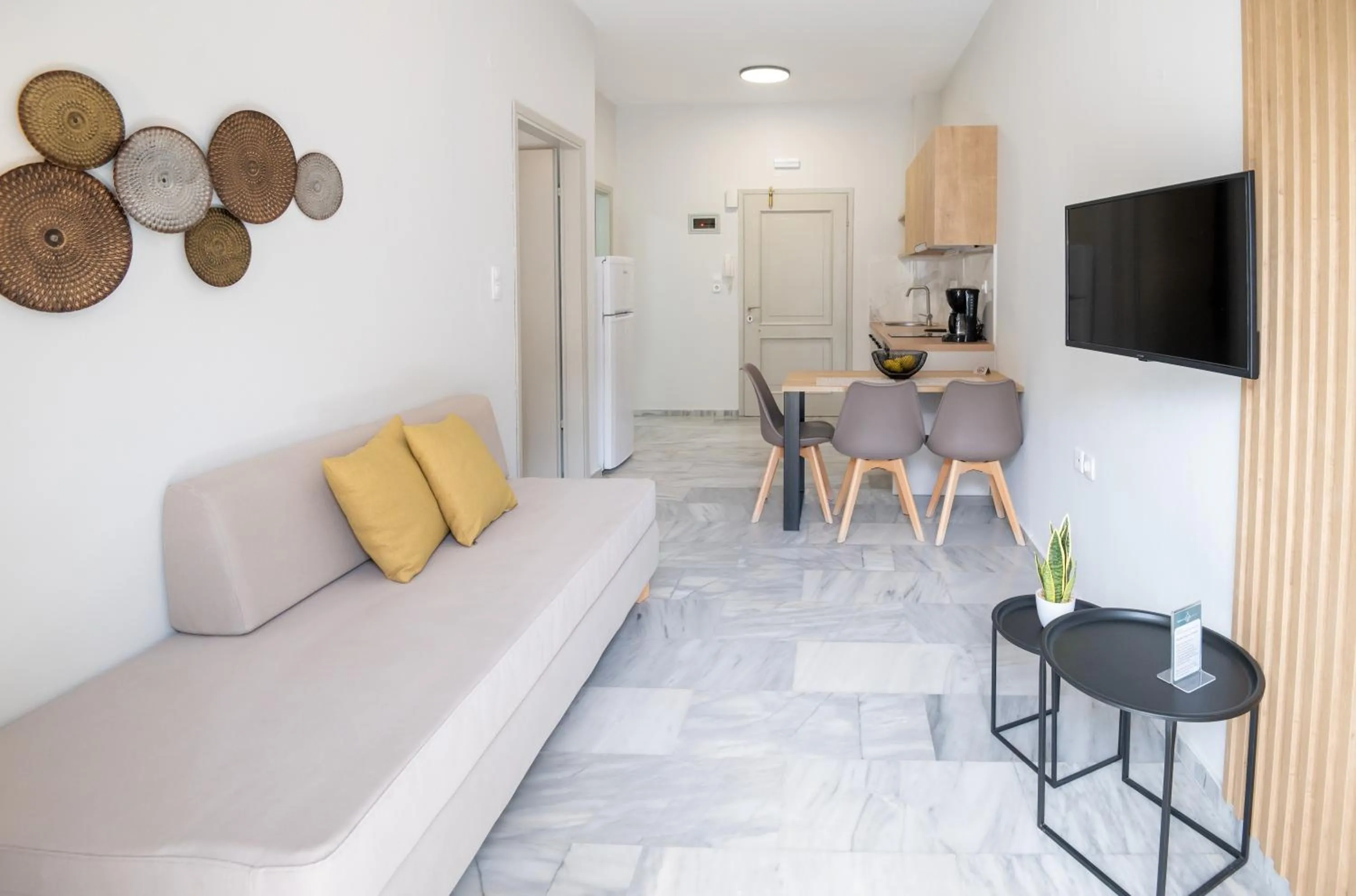 TV and multimedia in Mardinik Hotel Apartments