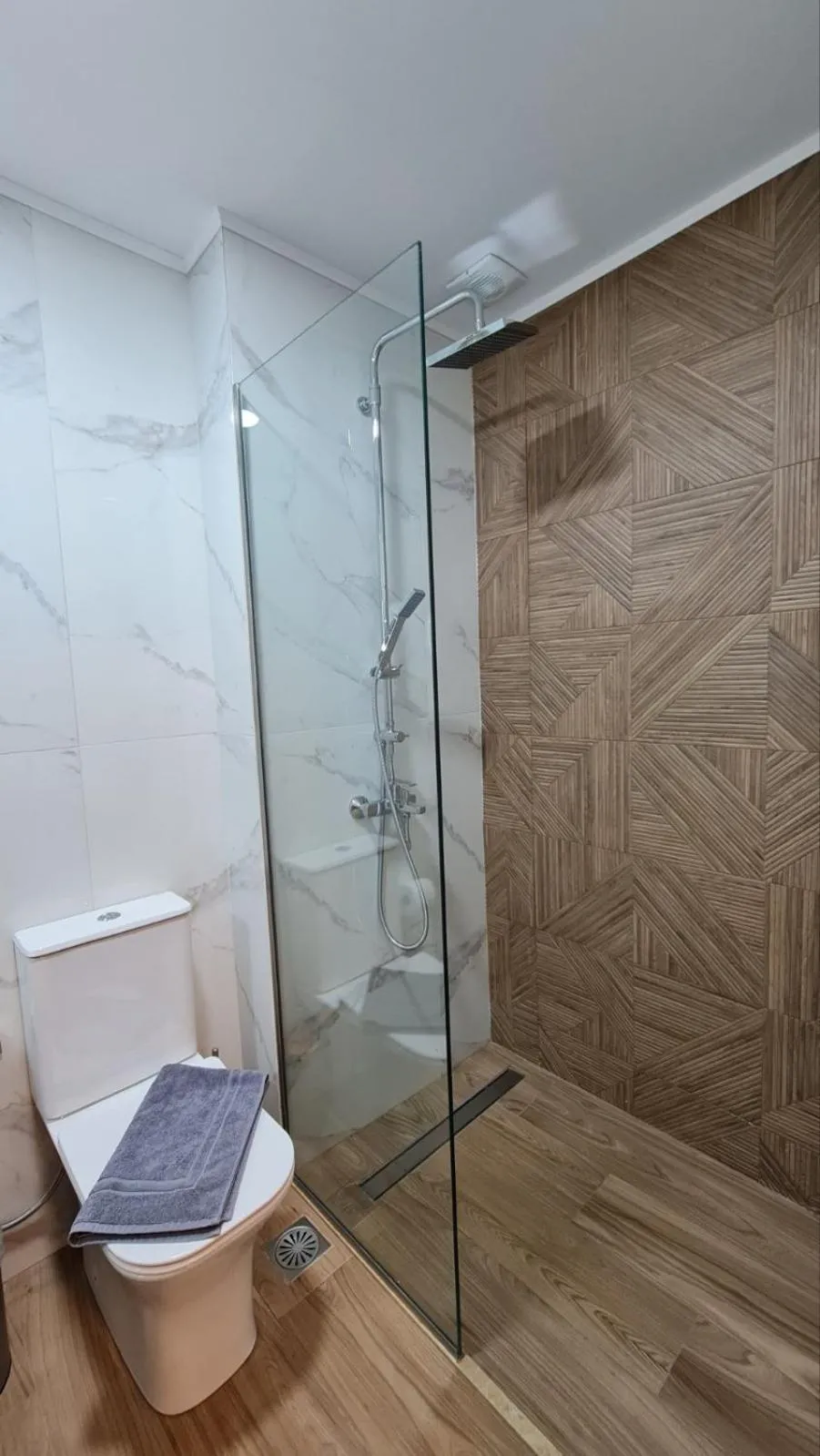 Shower in Mardinik Hotel Apartments