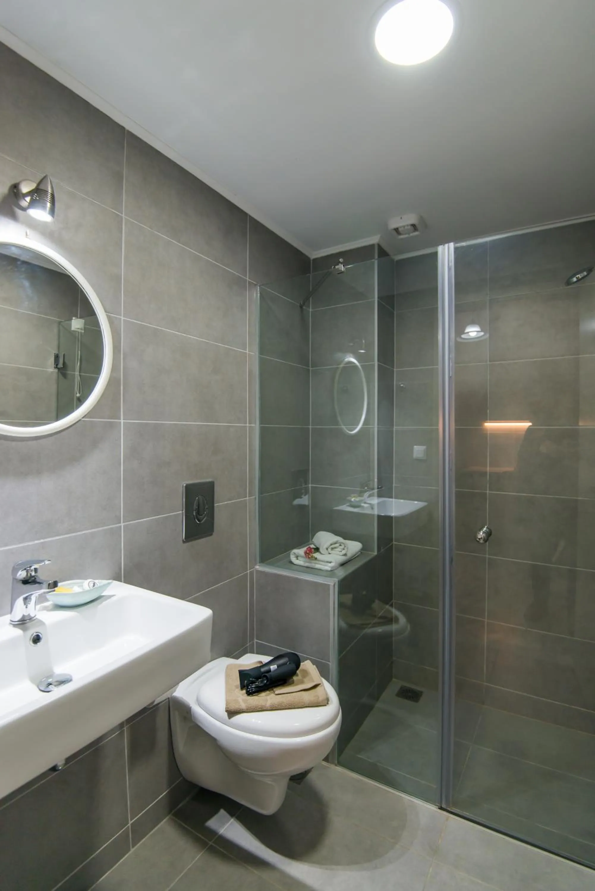 Shower in Mardinik Hotel Apartments