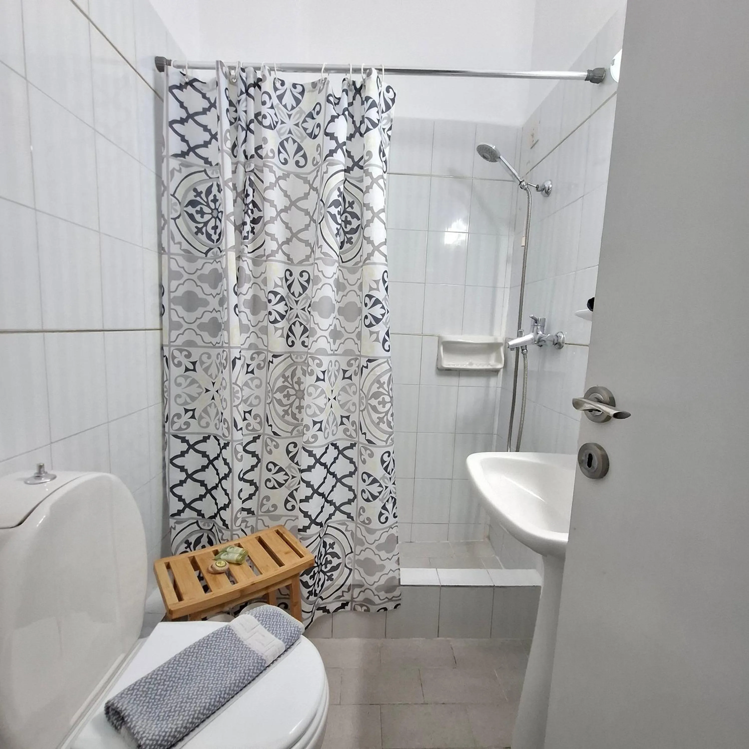 Shower in Mardinik Hotel Apartments