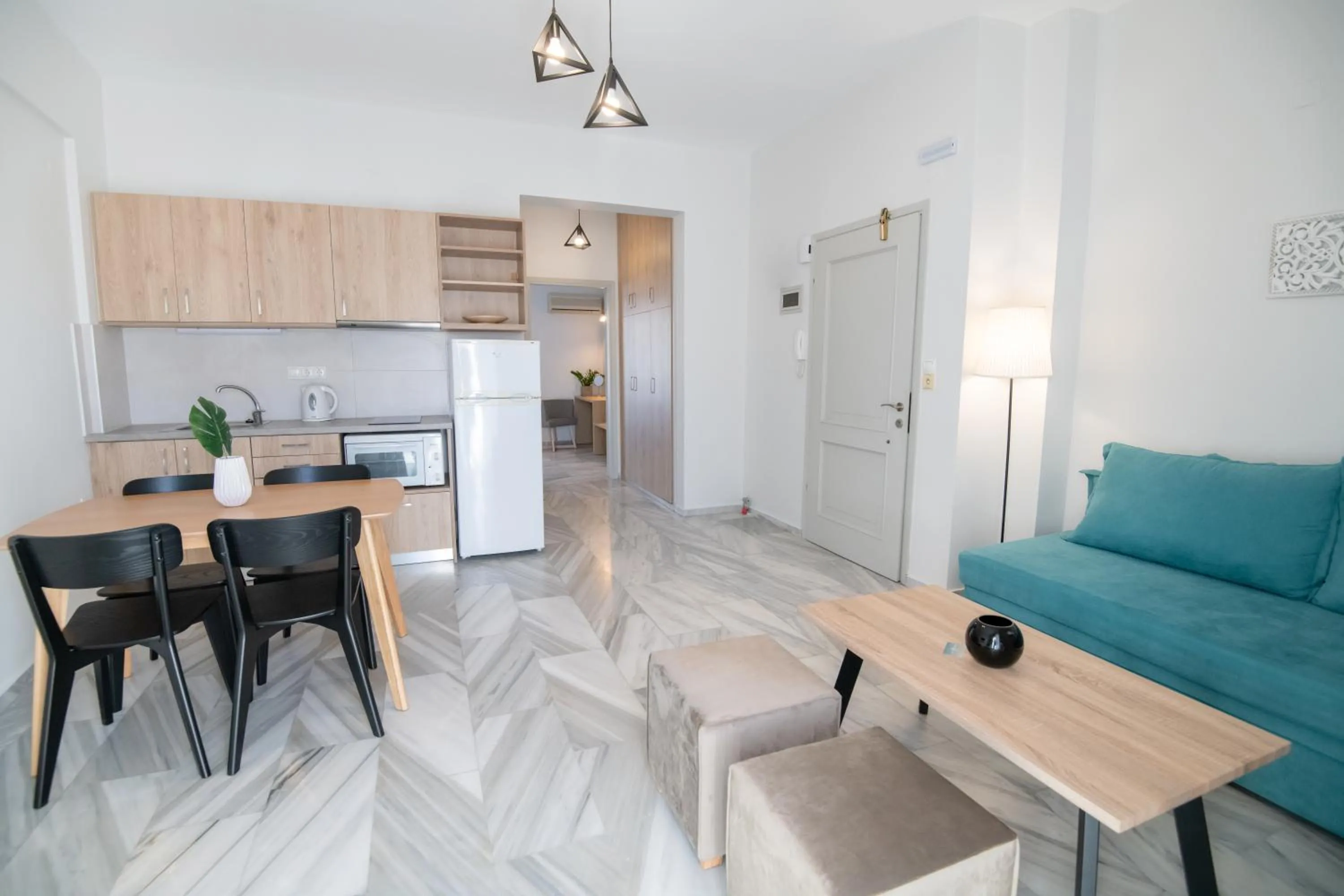 Kitchen or kitchenette in Mardinik Hotel Apartments