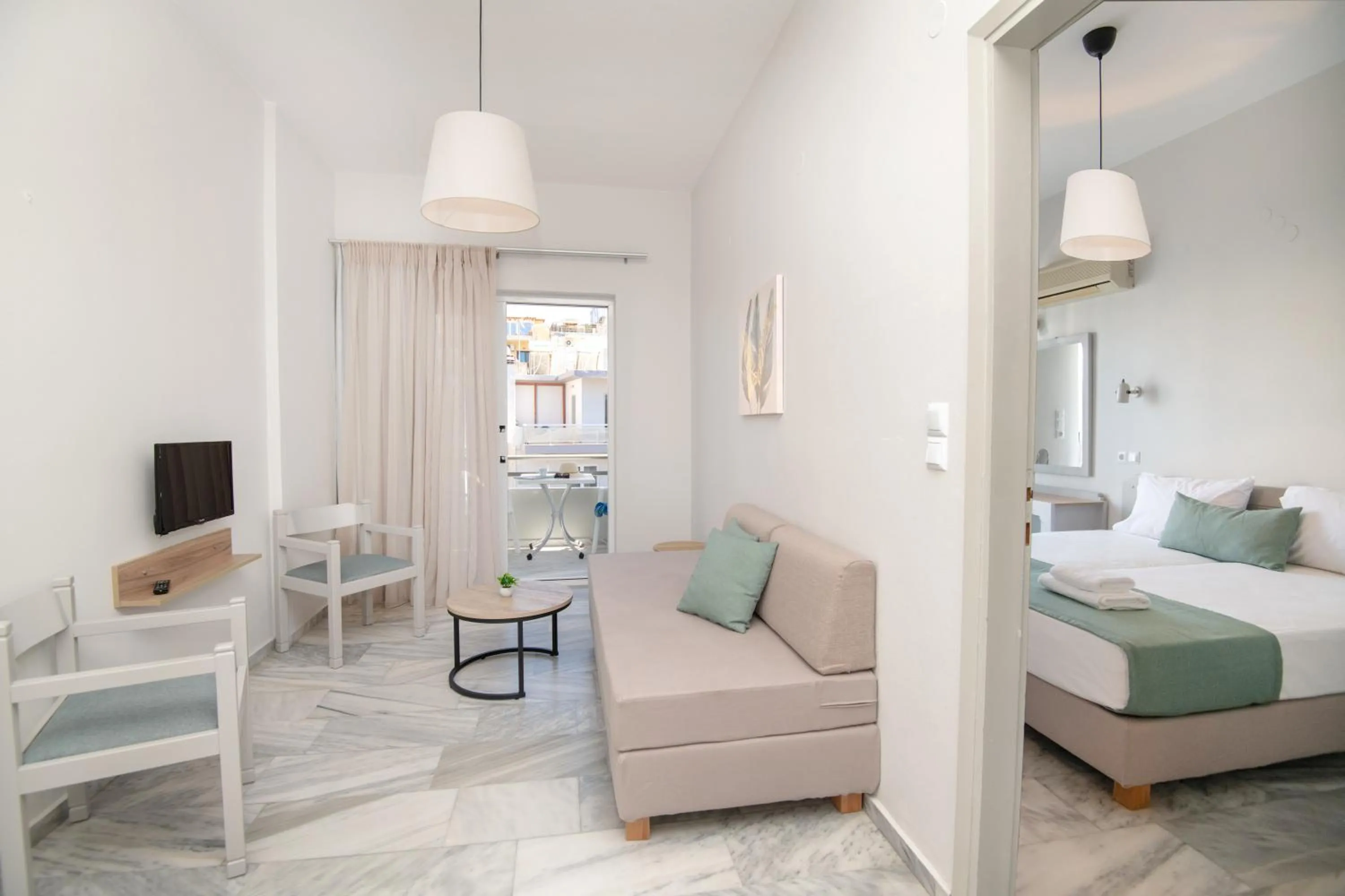 TV and multimedia, Bed in Mardinik Hotel Apartments