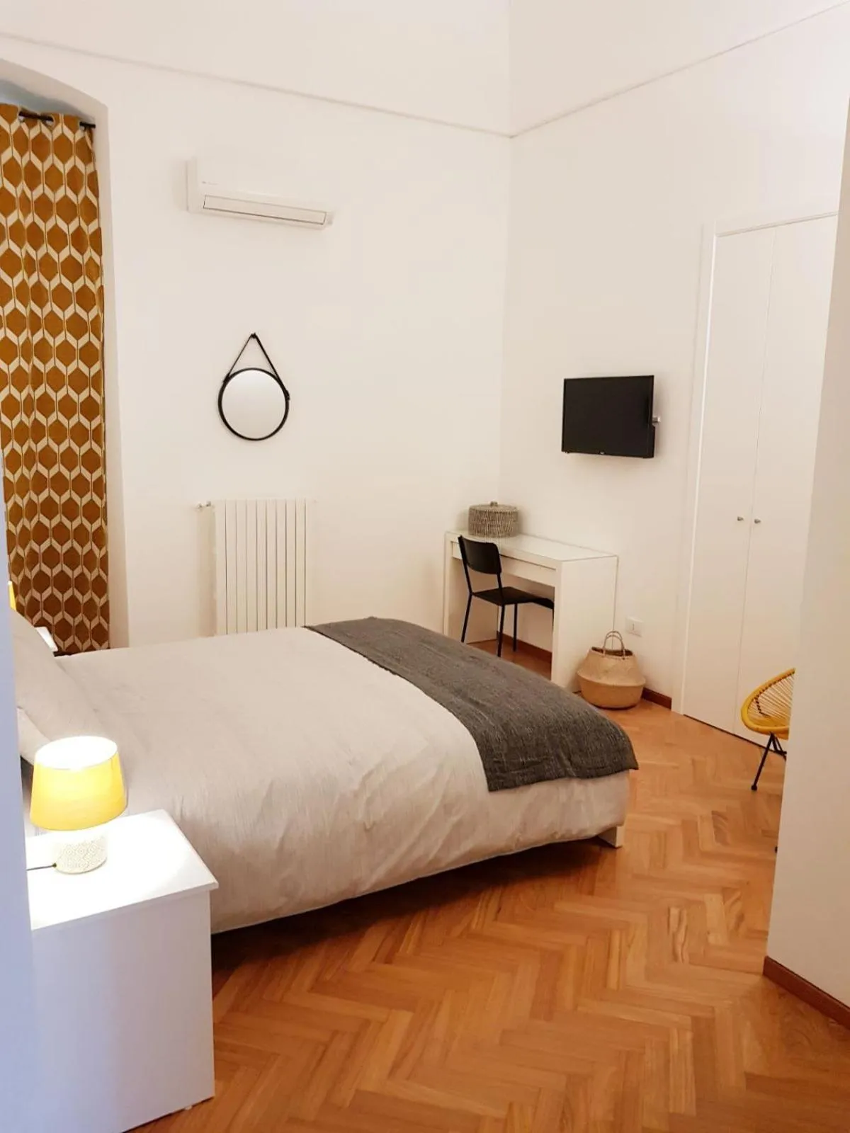 Photo of the whole room, Bed in BorgoAntico34 - Luxury Room